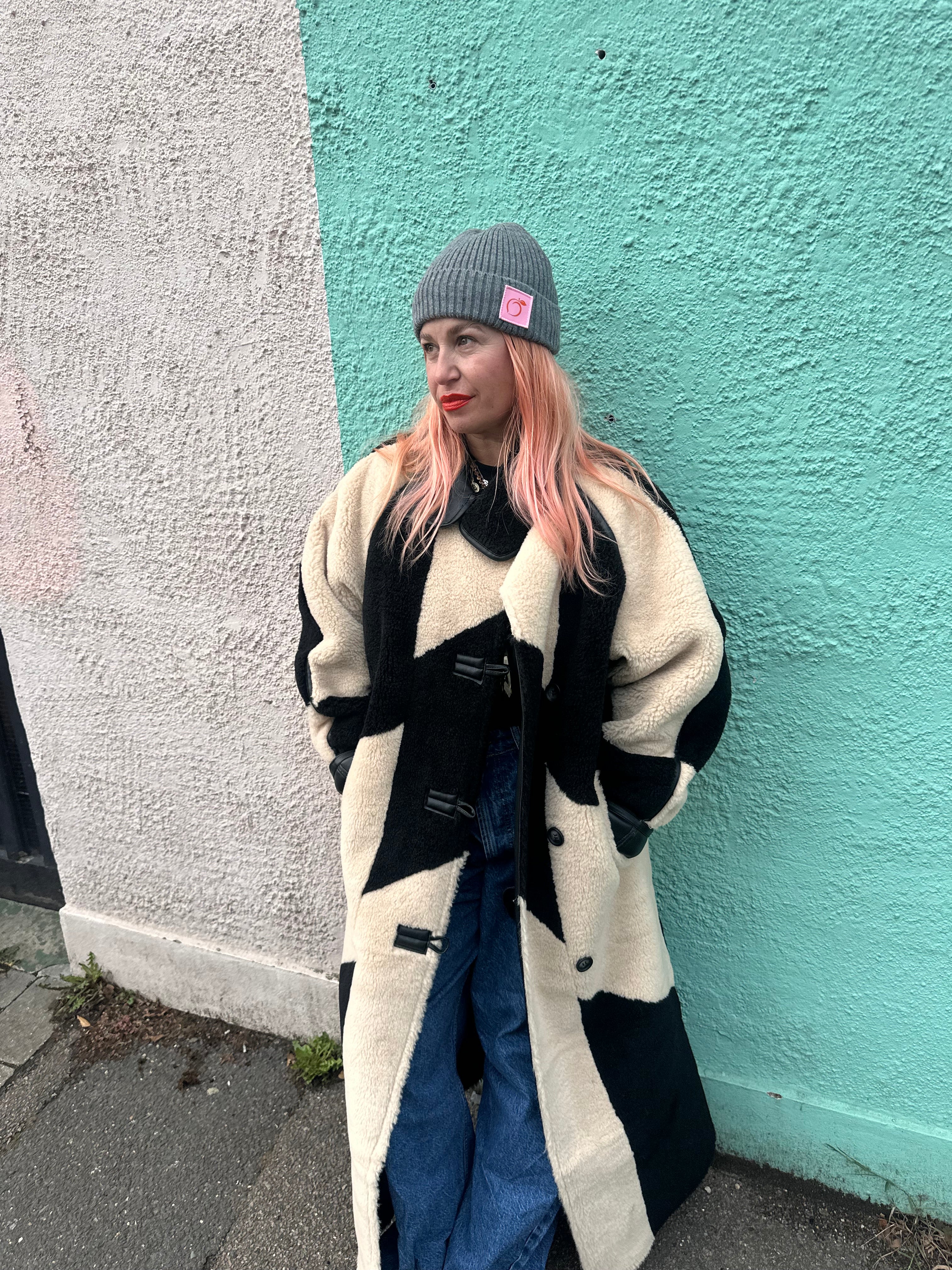 Silky lined beanie in stone grey