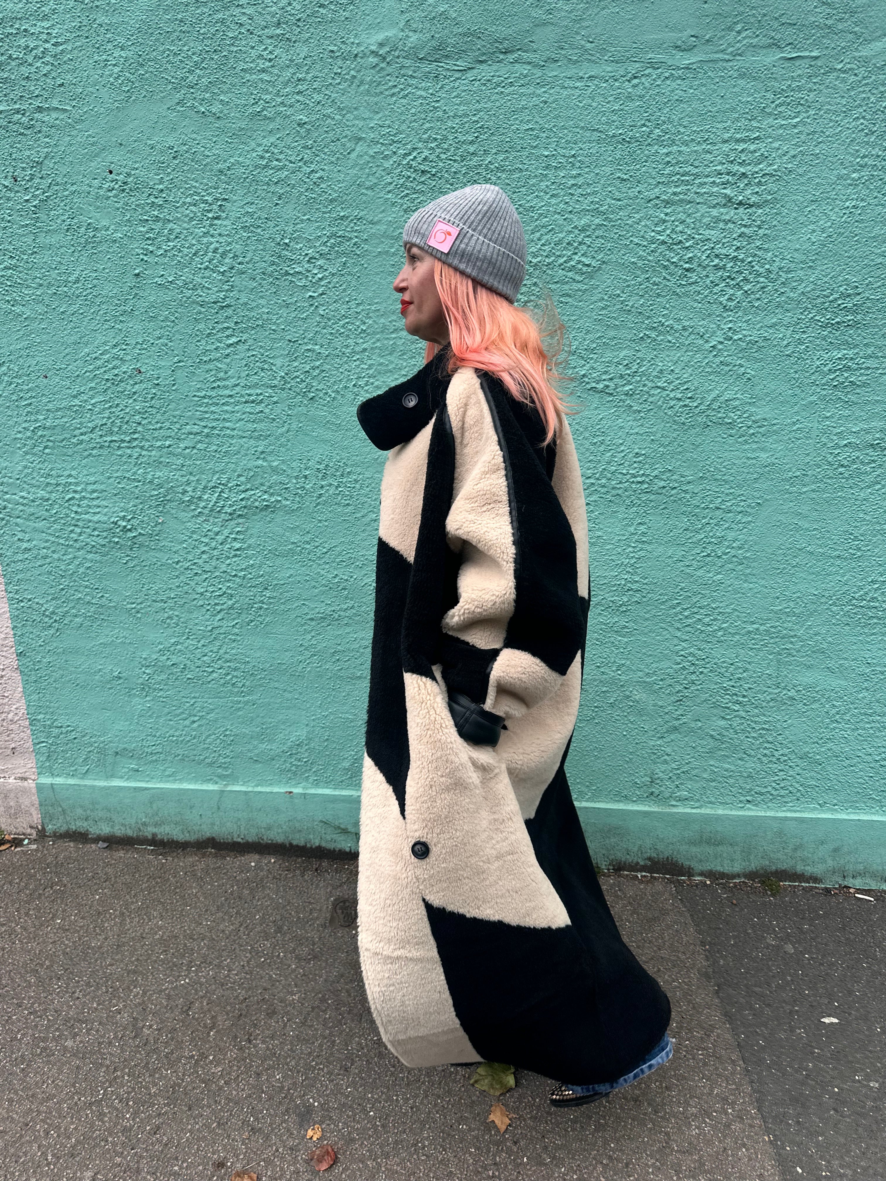 Silky lined beanie in light grey