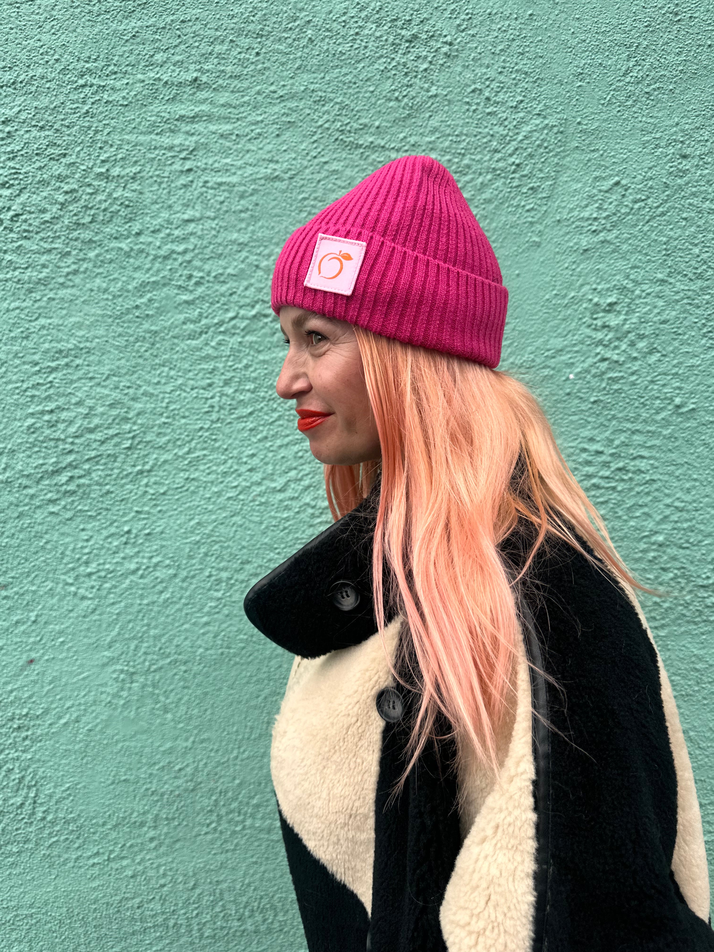 Silky beanie in hot pink