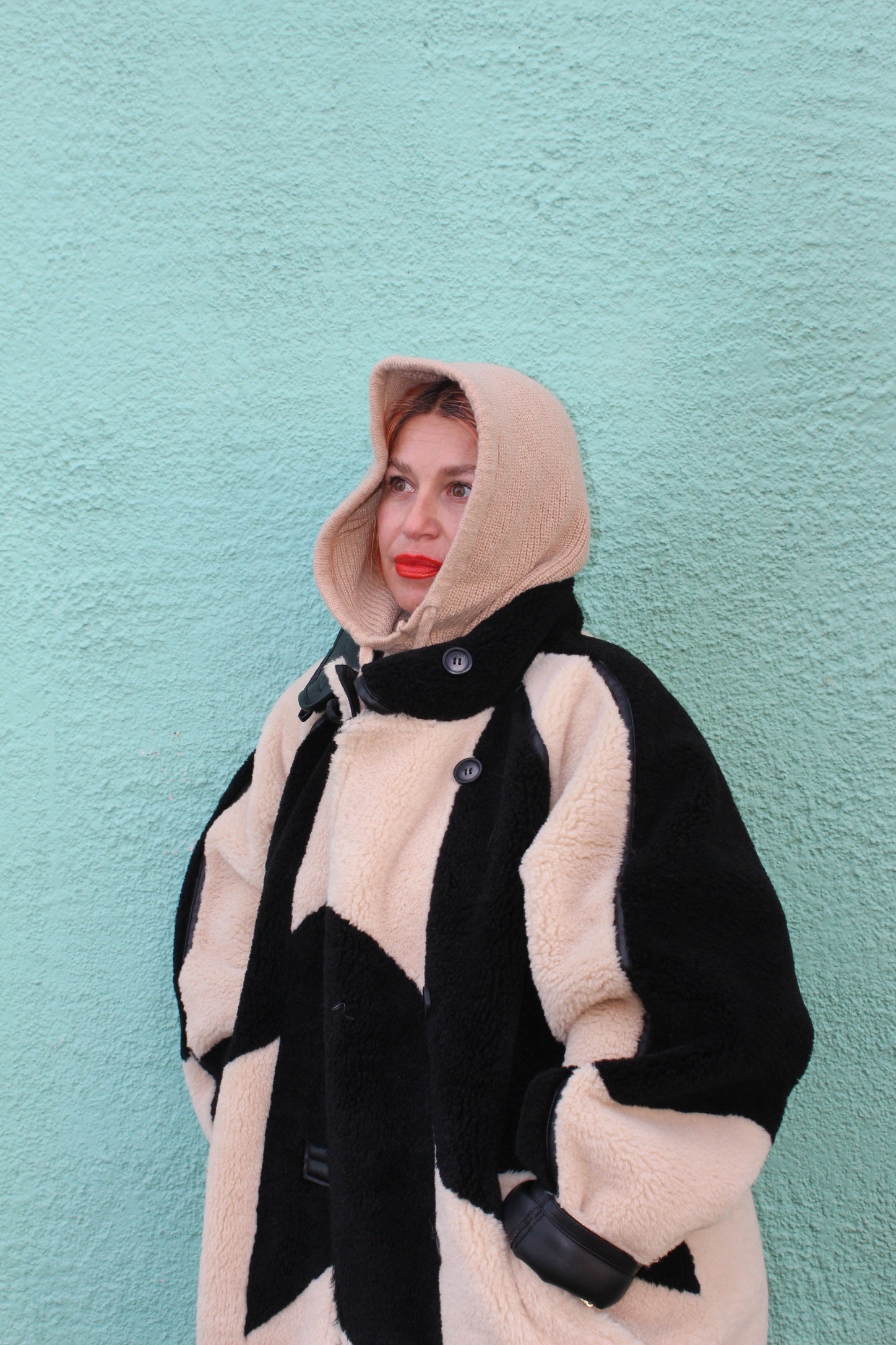 Proud peach silky lined cashmere blend snood in stone