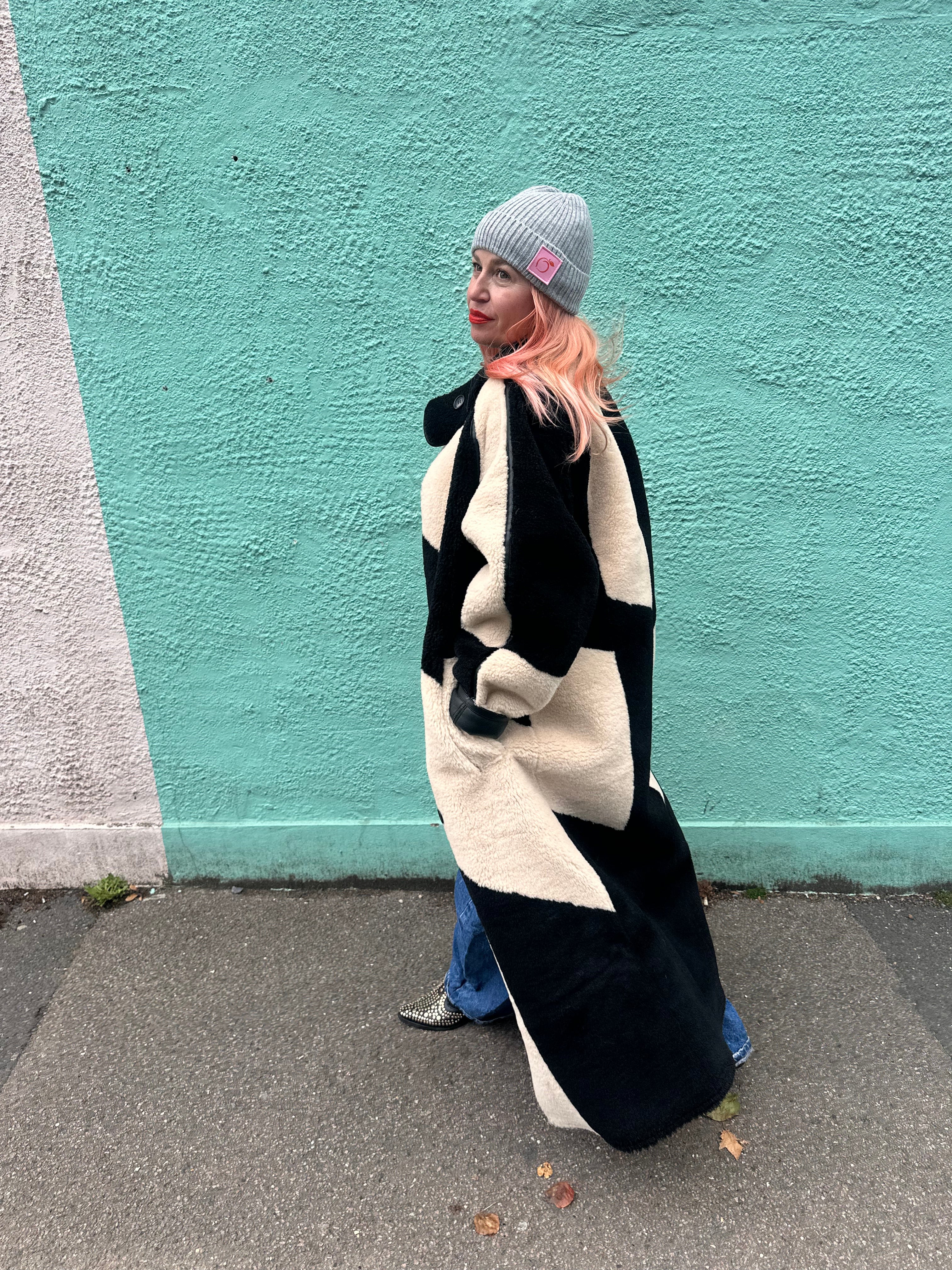 Silky lined beanie in light grey