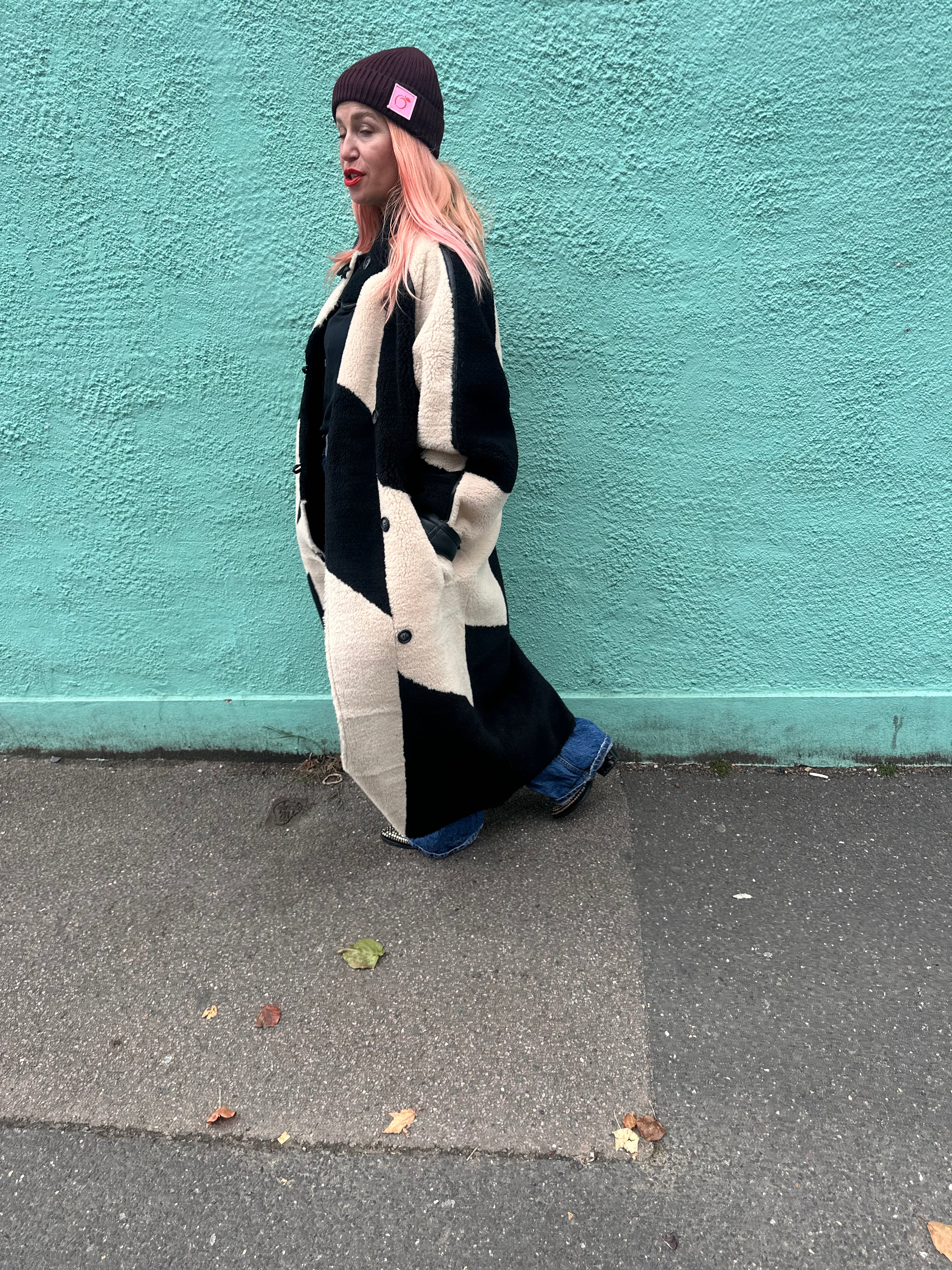 Silky lined beanie in dark burgundy