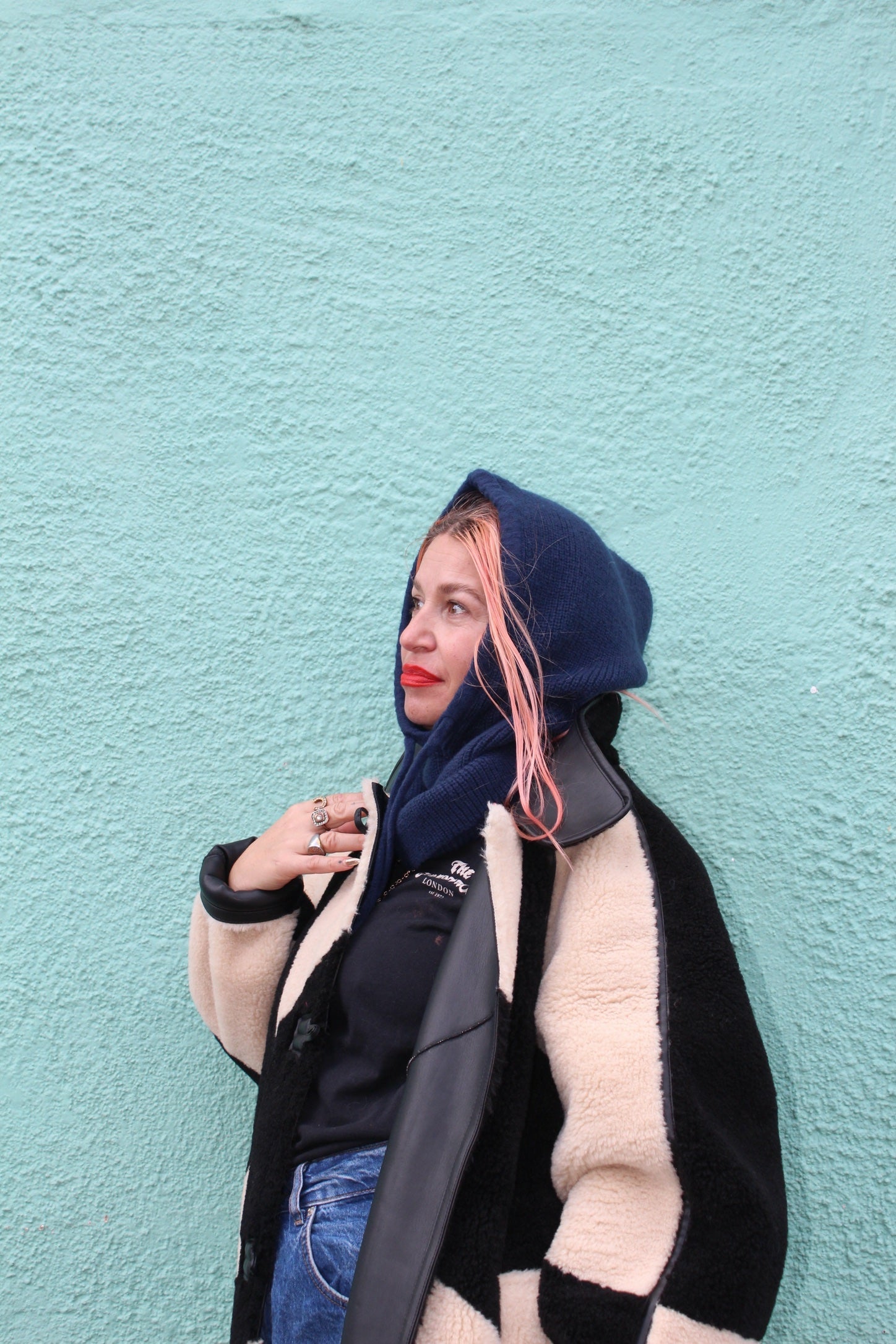 Proud peach silky lined cashmere blend snood in navy
