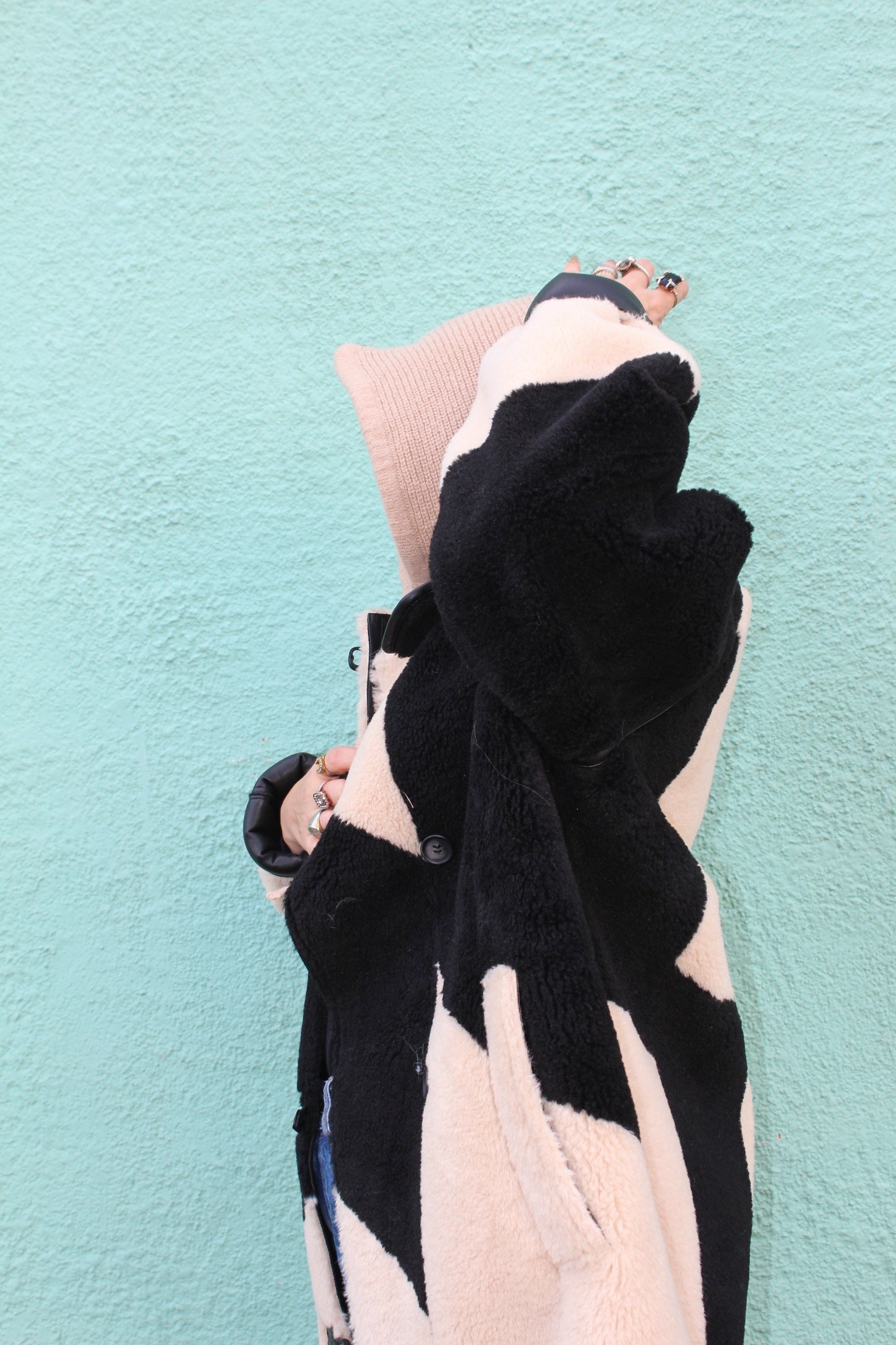 Proud peach silky lined cashmere blend snood in stone