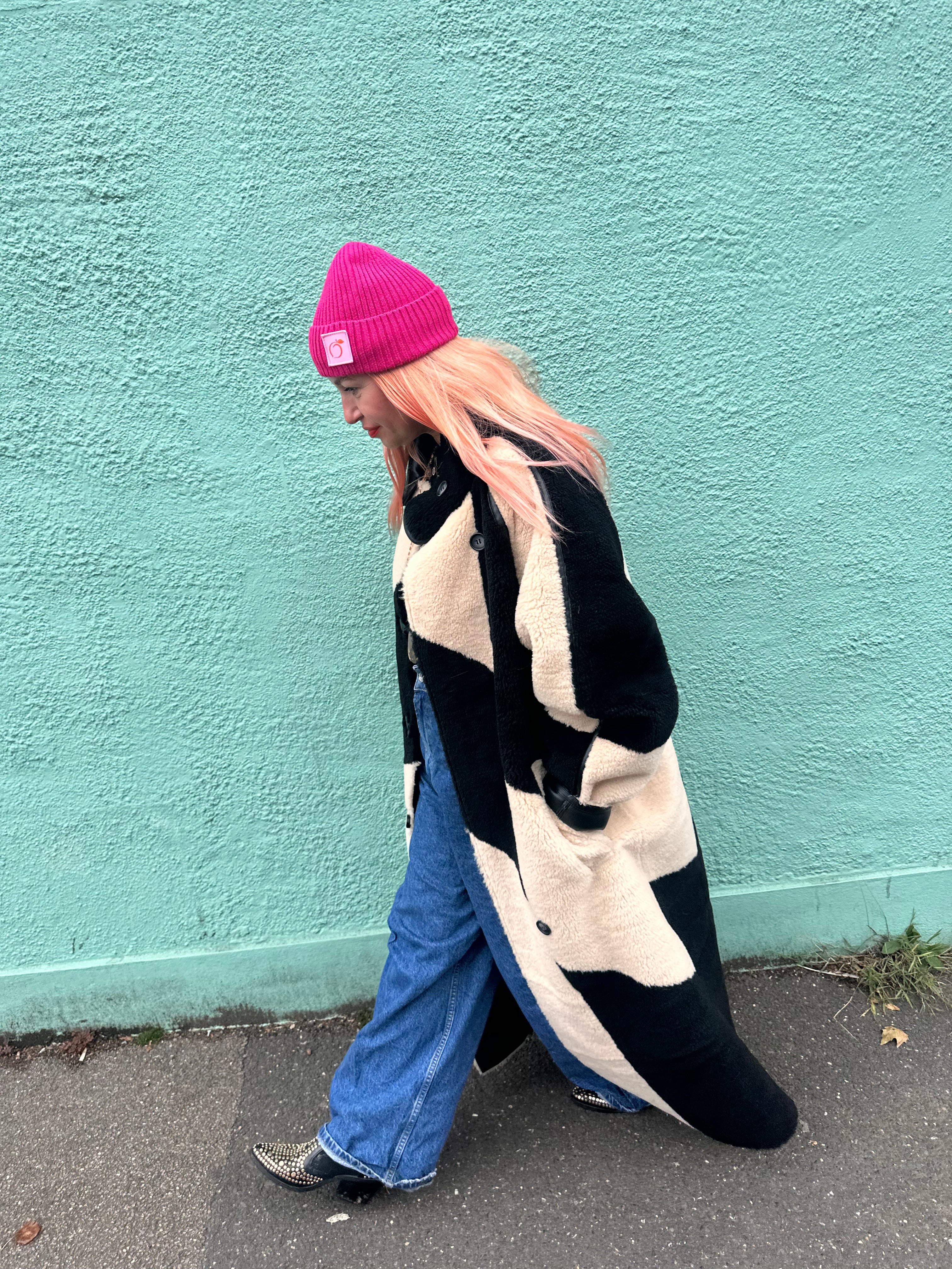 Silky beanie in hot pink