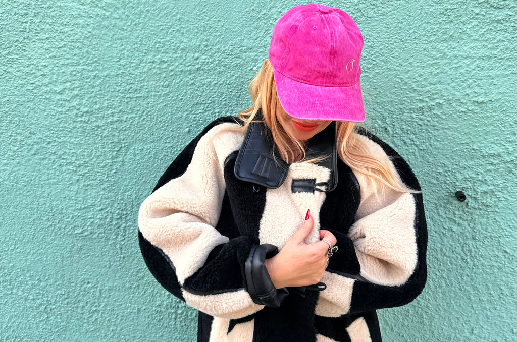 Silky lined baseball cap in hot pink