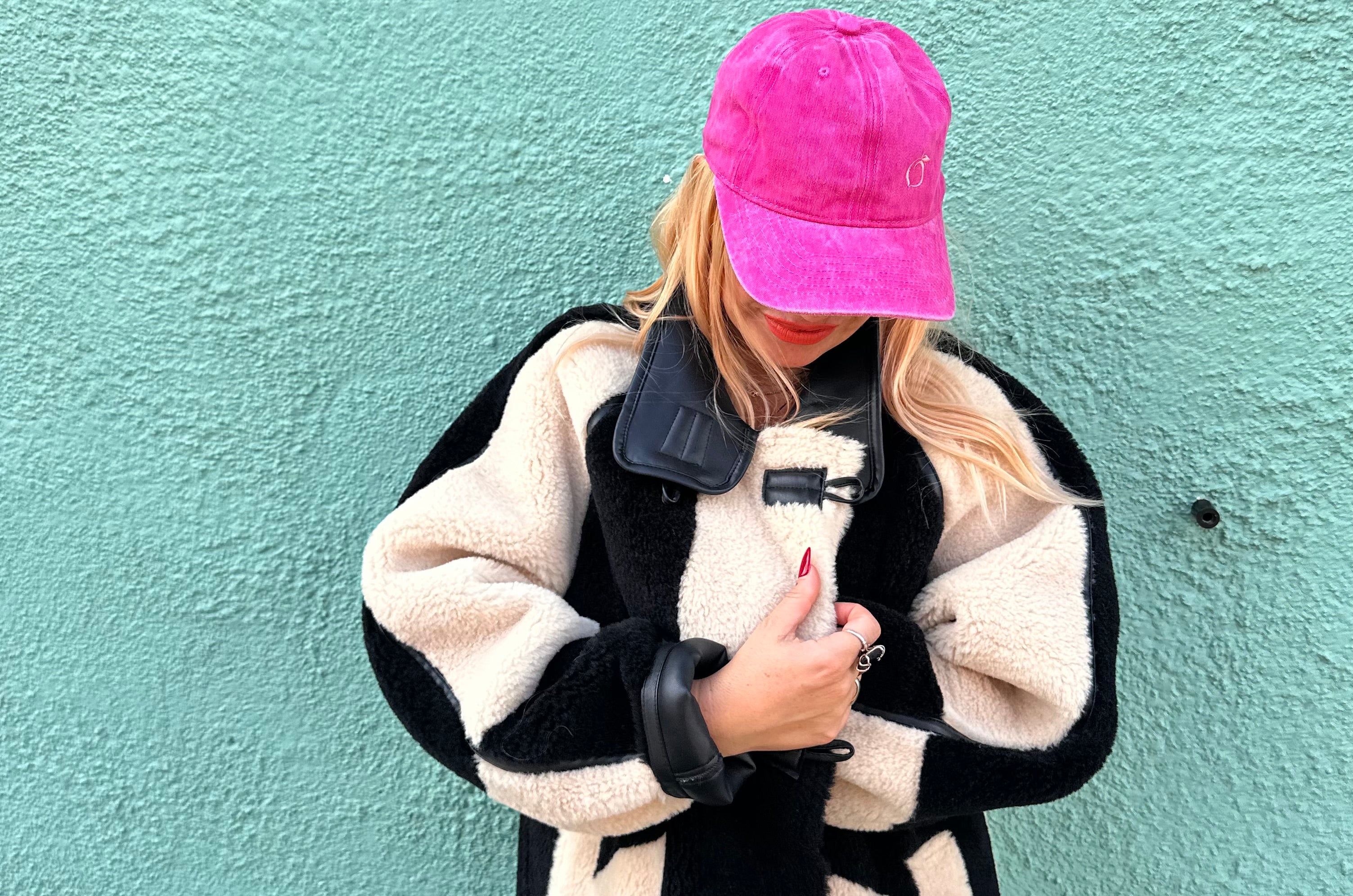 Silky lined baseball cap in hot pink