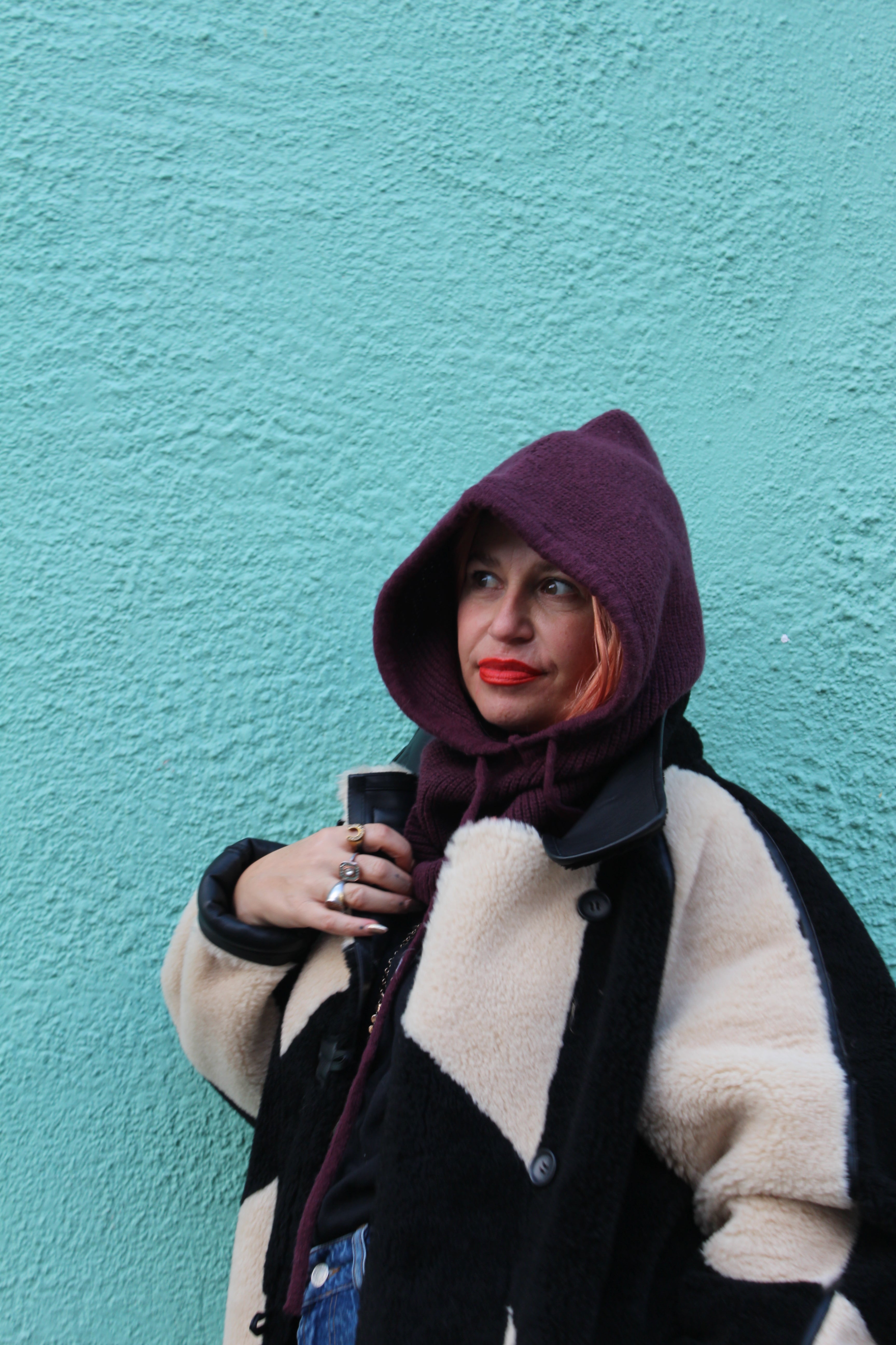 Proud peach silky lined cashmere blend snood in burgandy.  One week turnaround