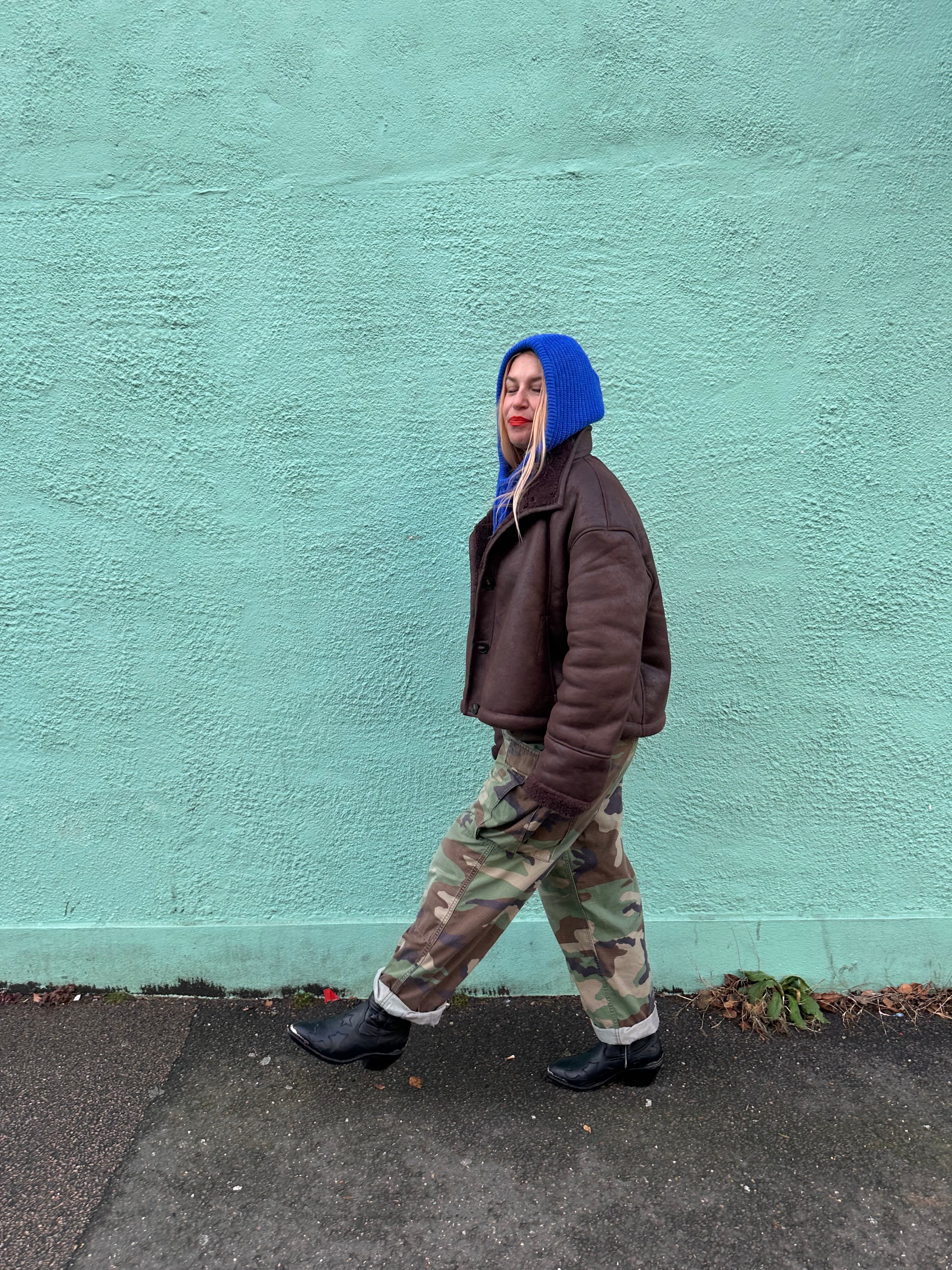 The its proud peach silky lined snood in royal blue