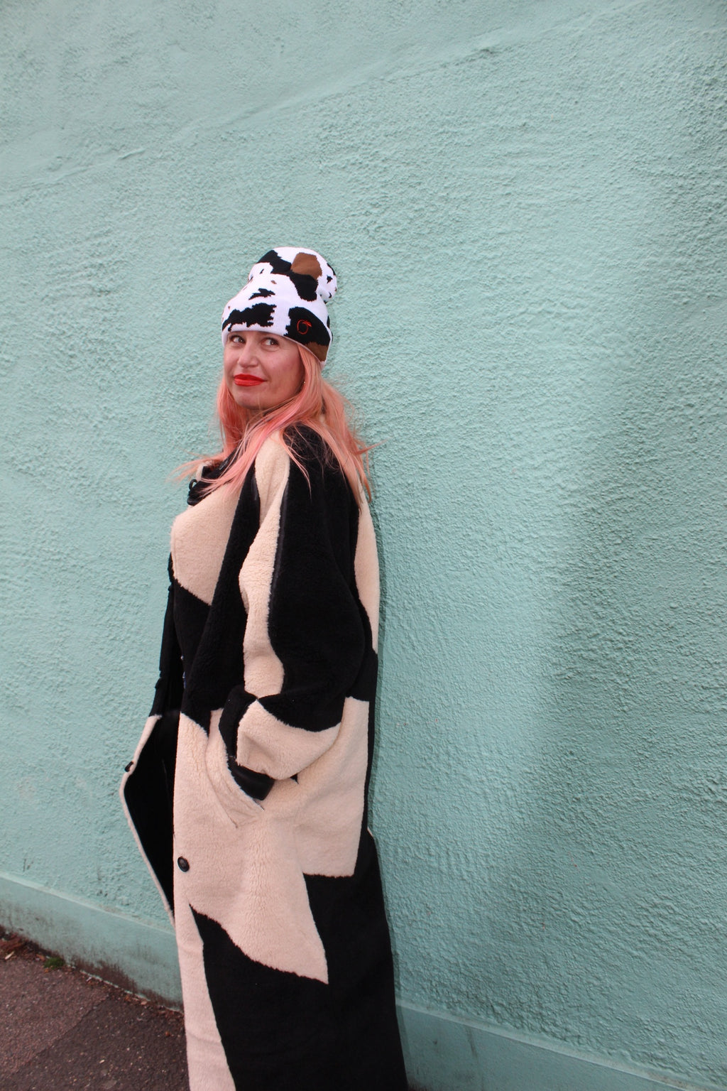 Silky lined beanie in cow print