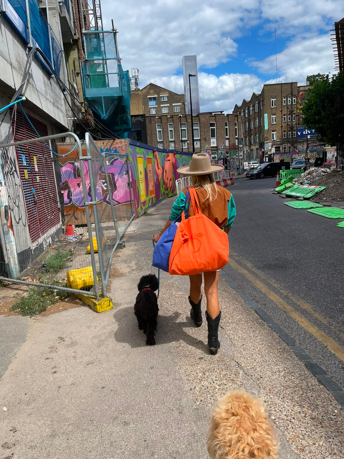 The extra large proud peach tote in orange