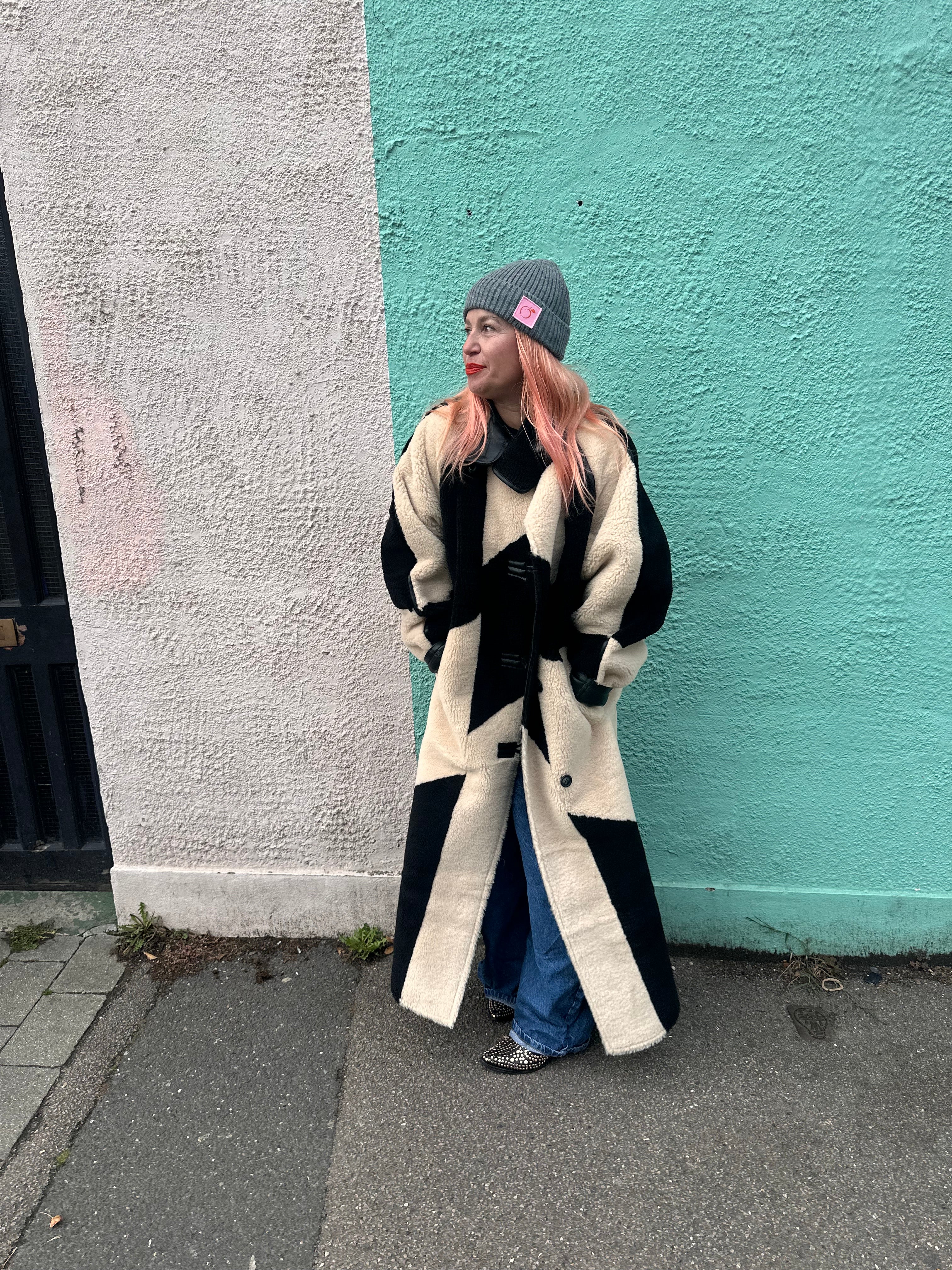 Silky lined beanie in stone grey