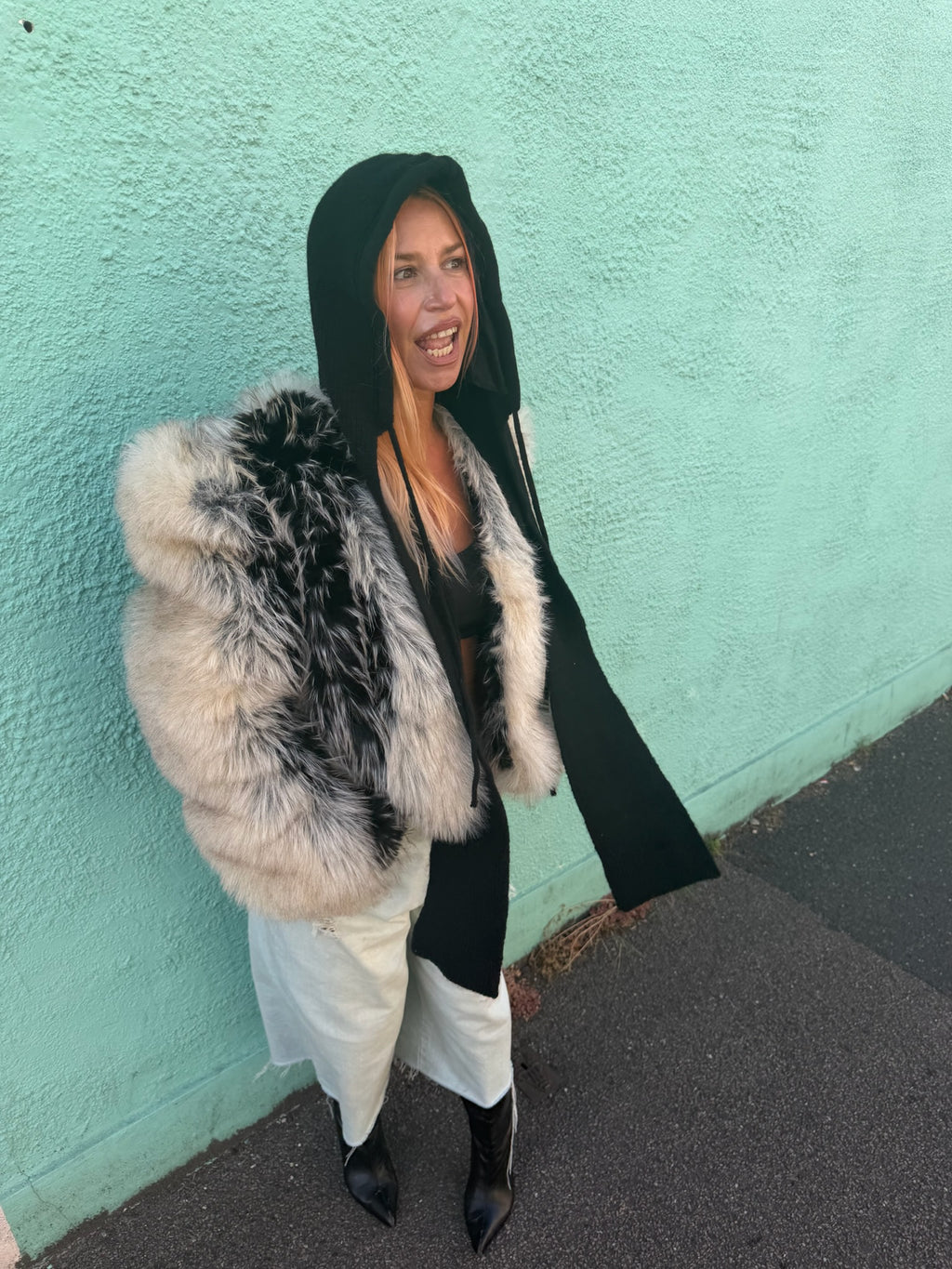 The wool mix silkly lined hood scarf in black