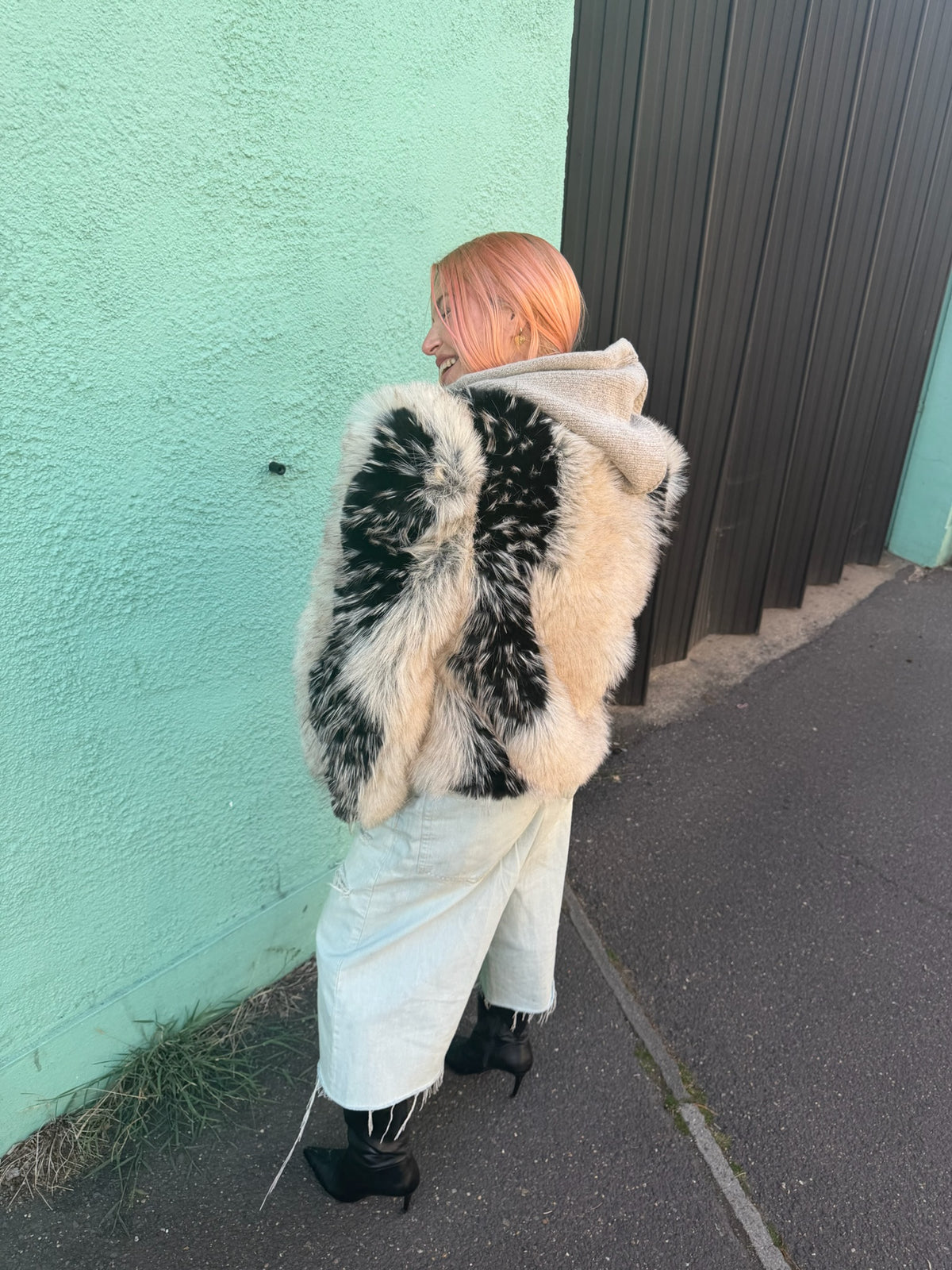 the wool mix silky lined hood scarf in oat