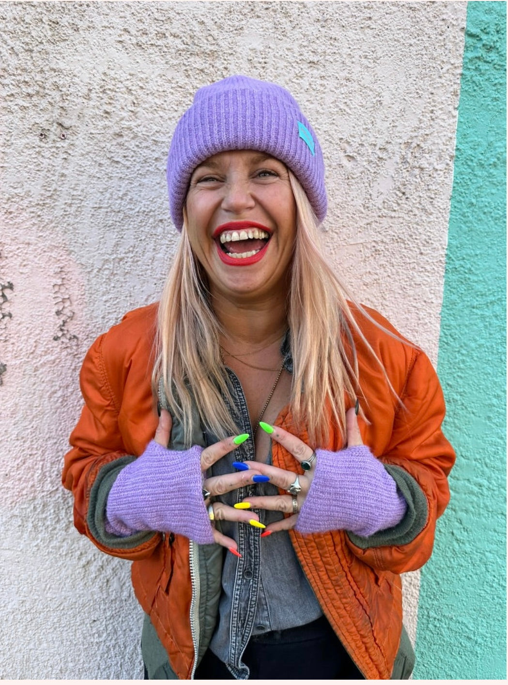 Proud peach fingerless gloves