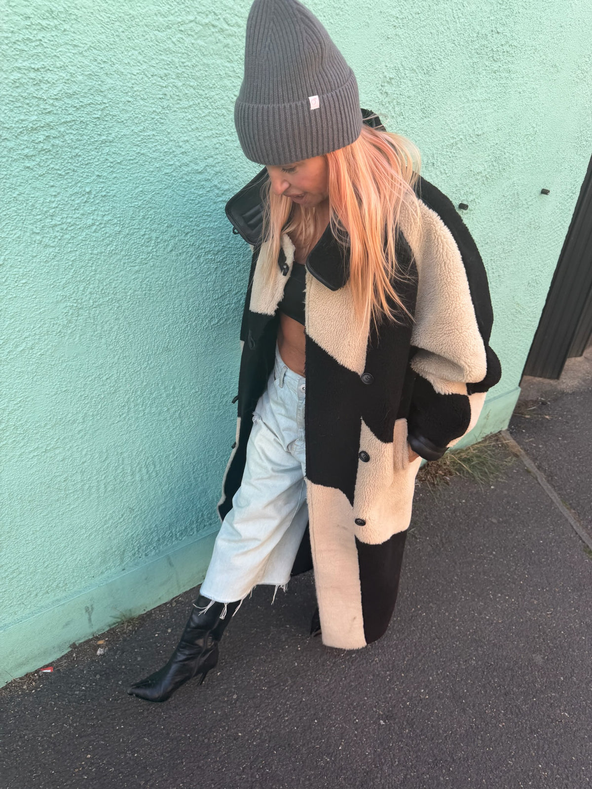 Proud peach 100% merino wool beanie in mink