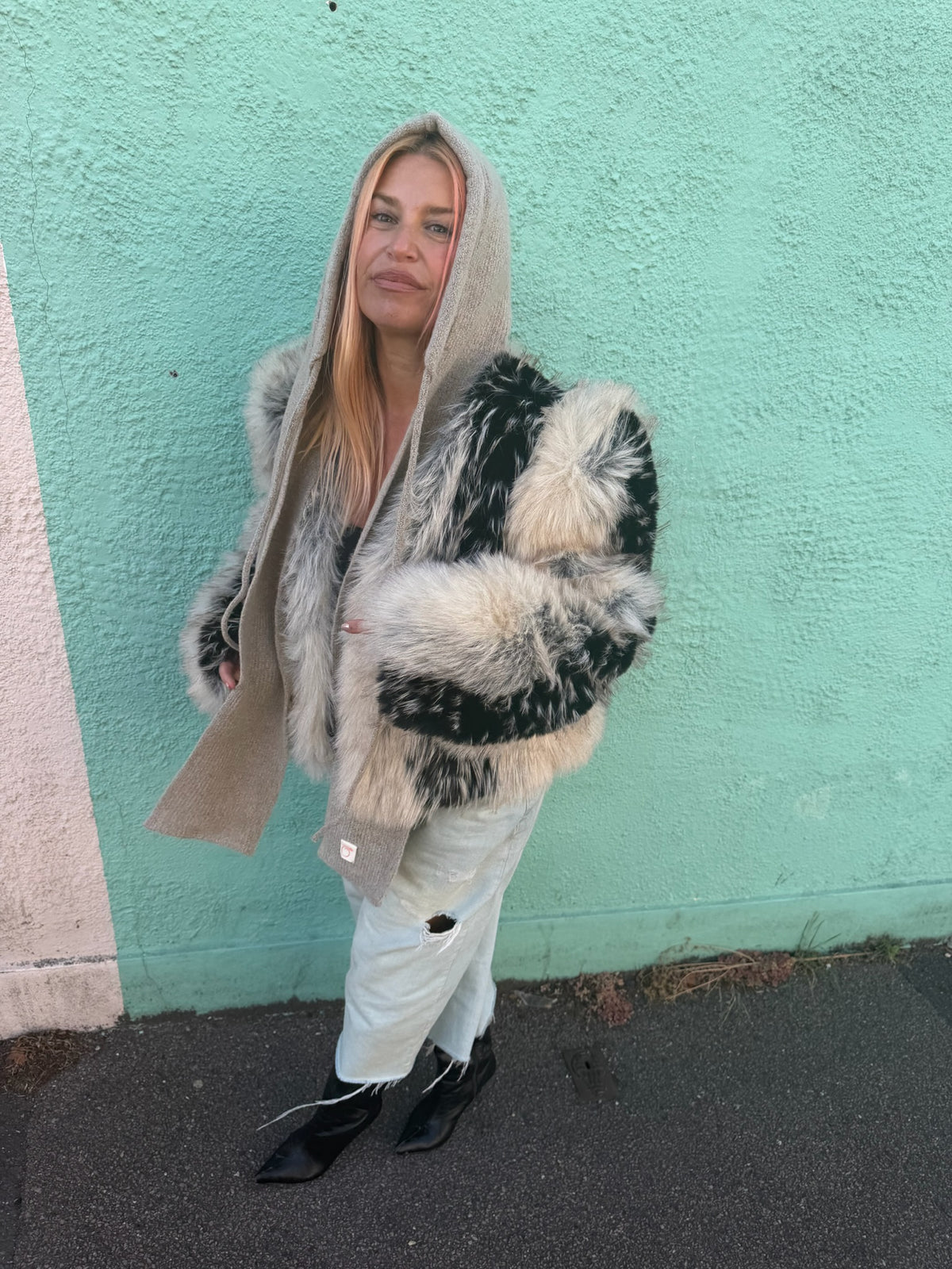 the wool mix silky lined hood scarf in oat