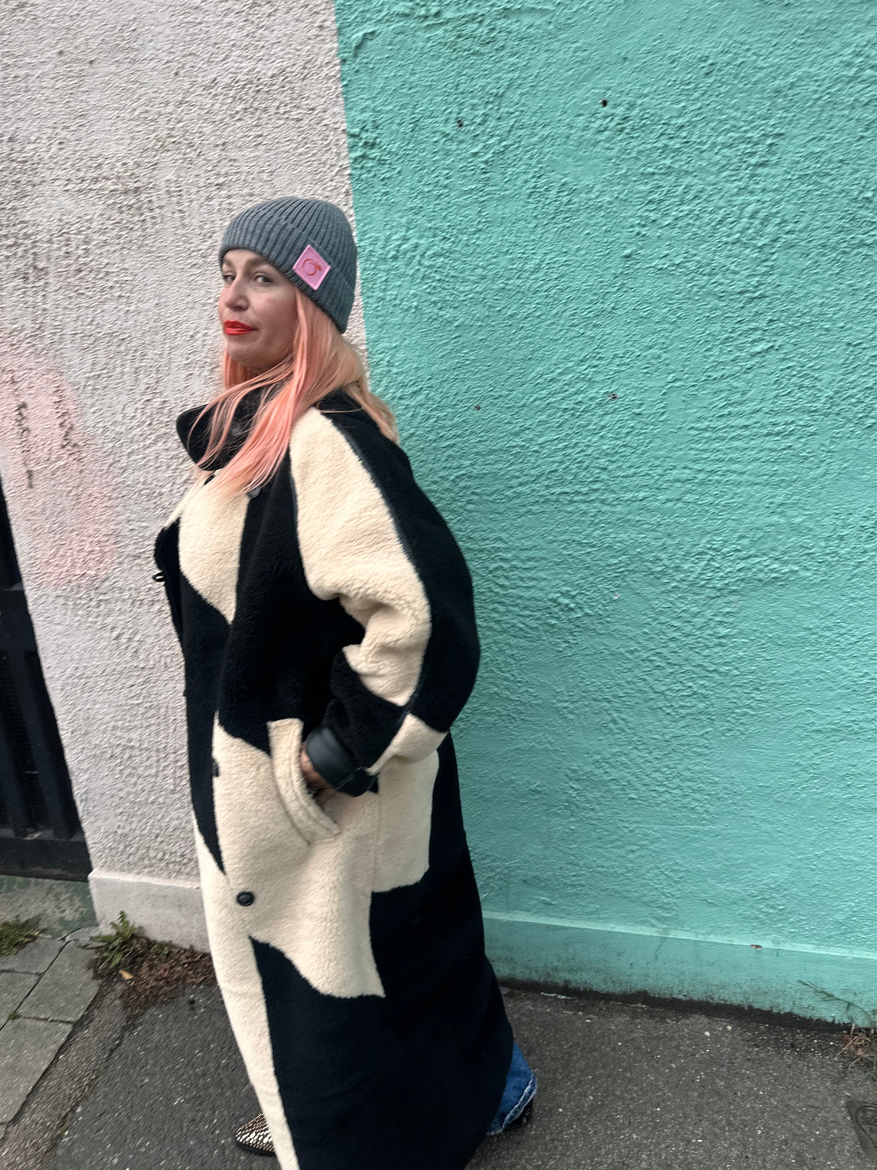 Silky lined beanie in stone grey