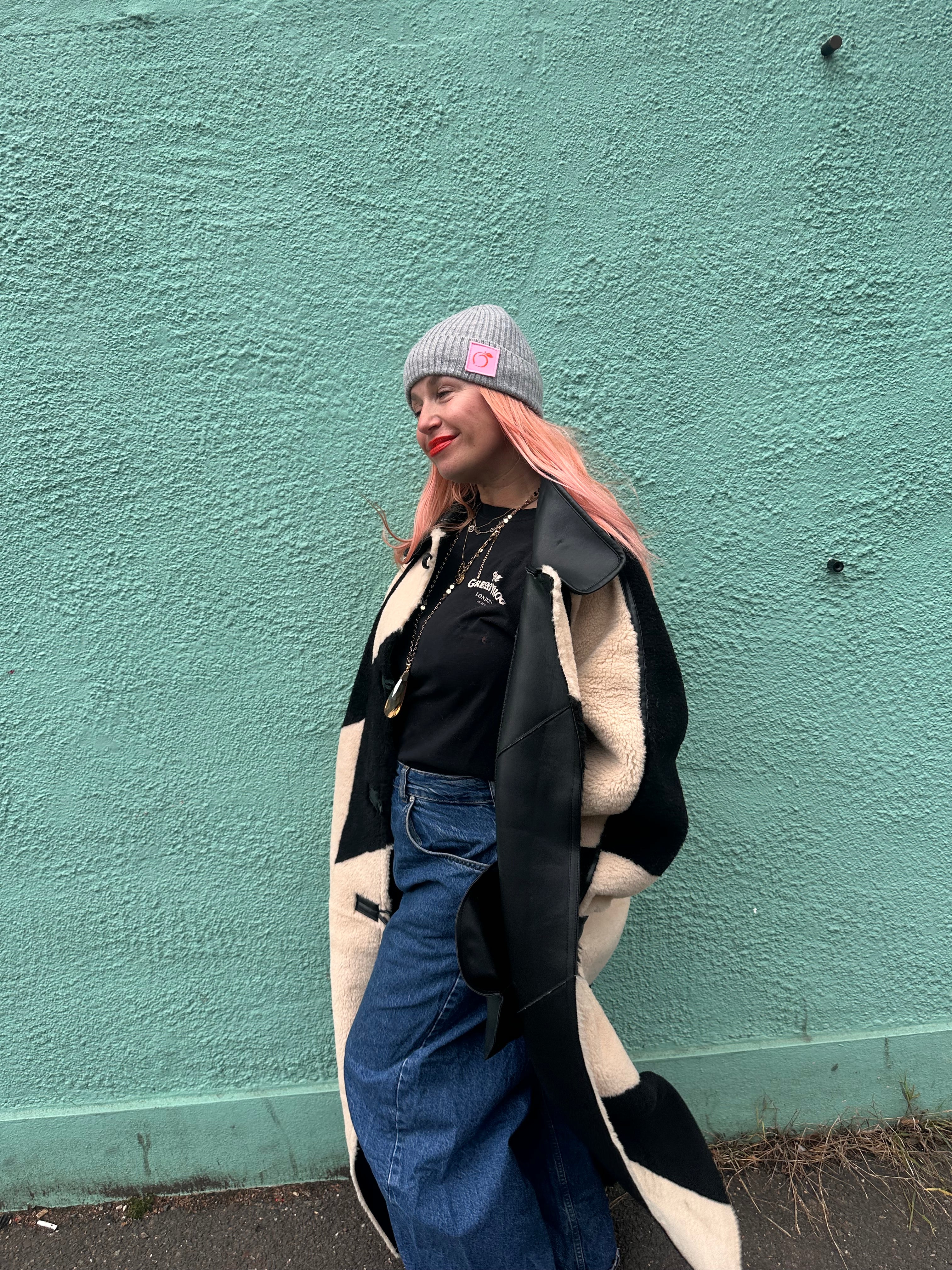 Silky lined beanie in light grey