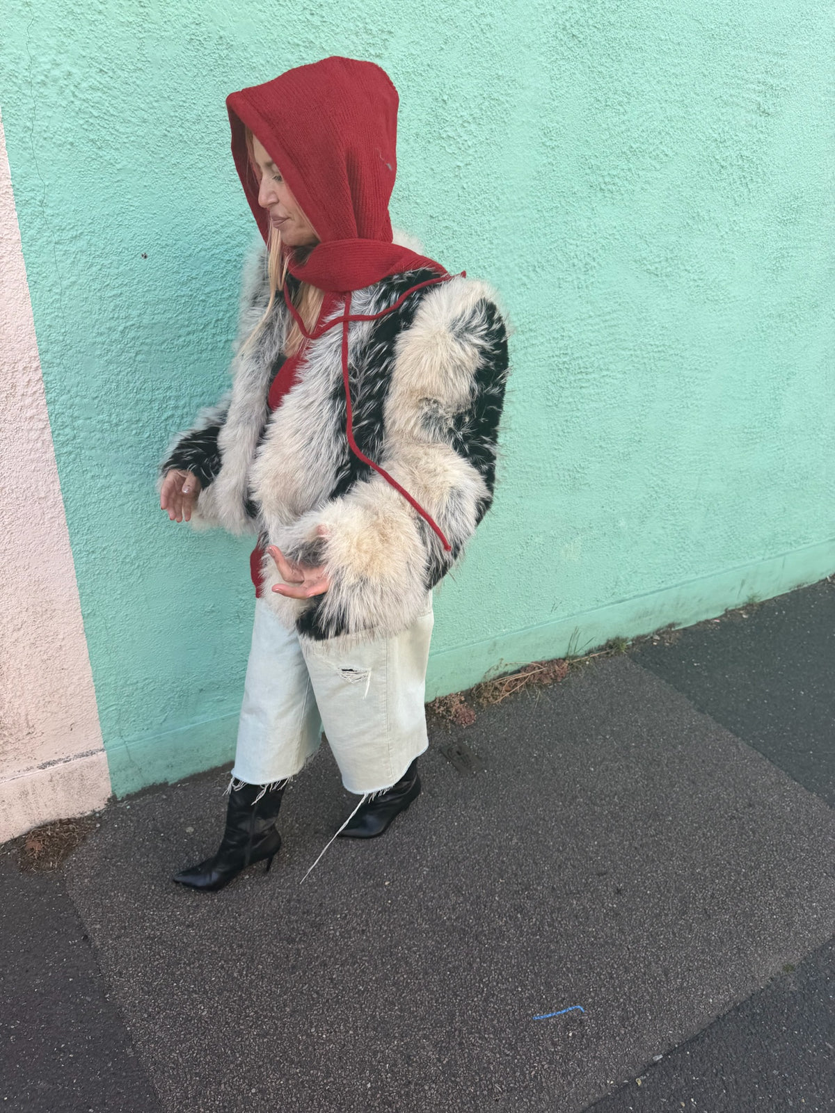 The wool mix Silky Lined Hood Scarf in red