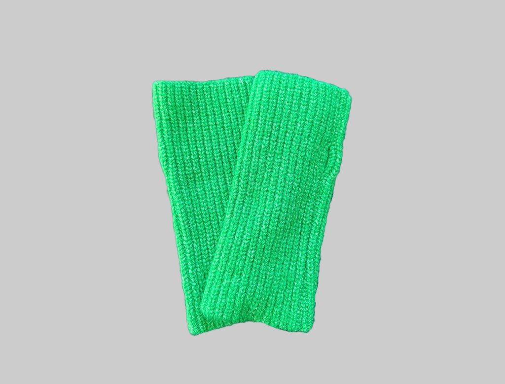 Proud peach fingerless gloves in green