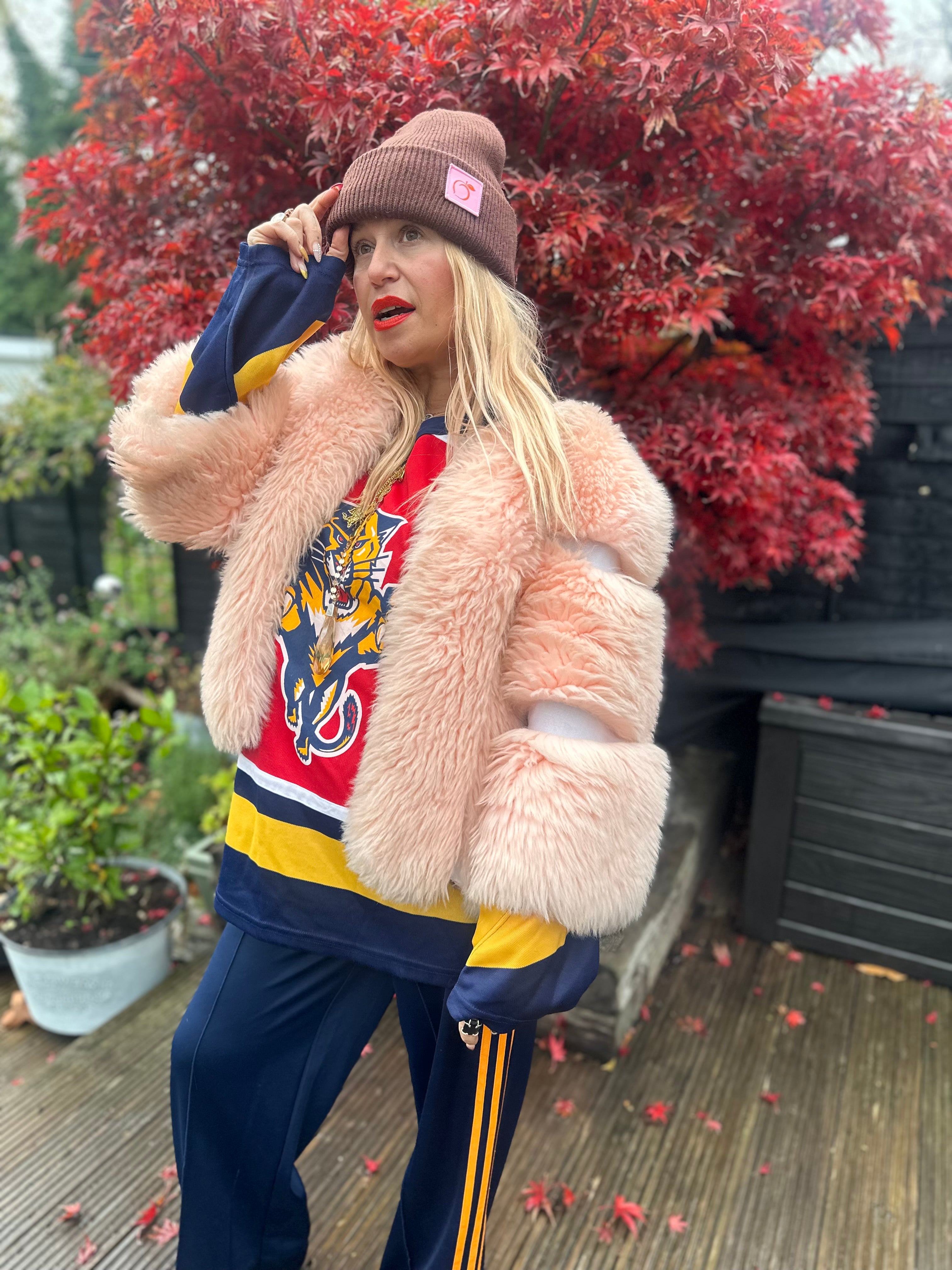 The peachy plush silky lined beanie in brown