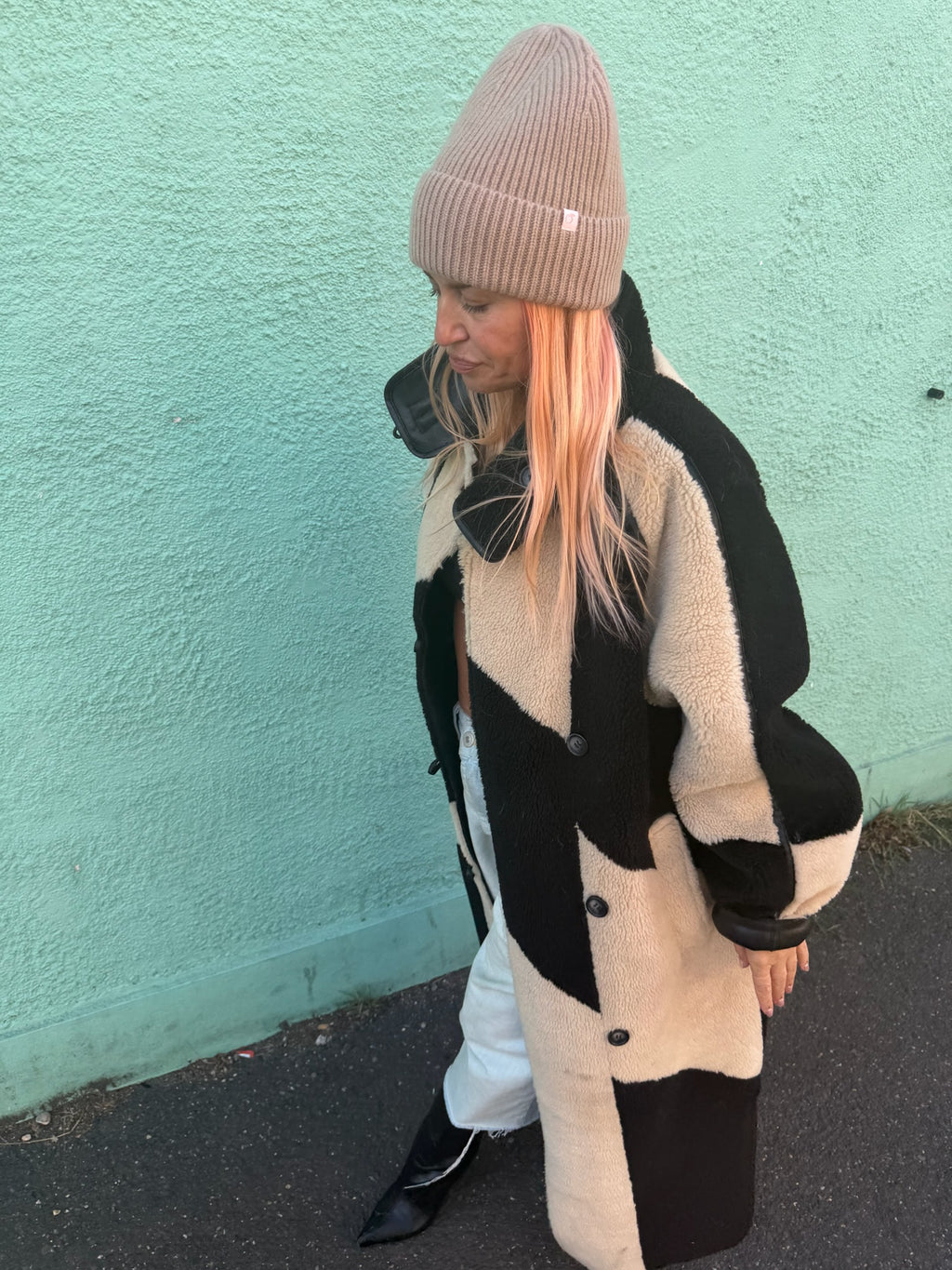 Proud peach 100% merino wool beanie in oat