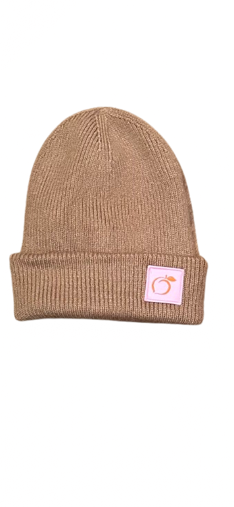 The peachy plush silky lined beanie in hazelnut