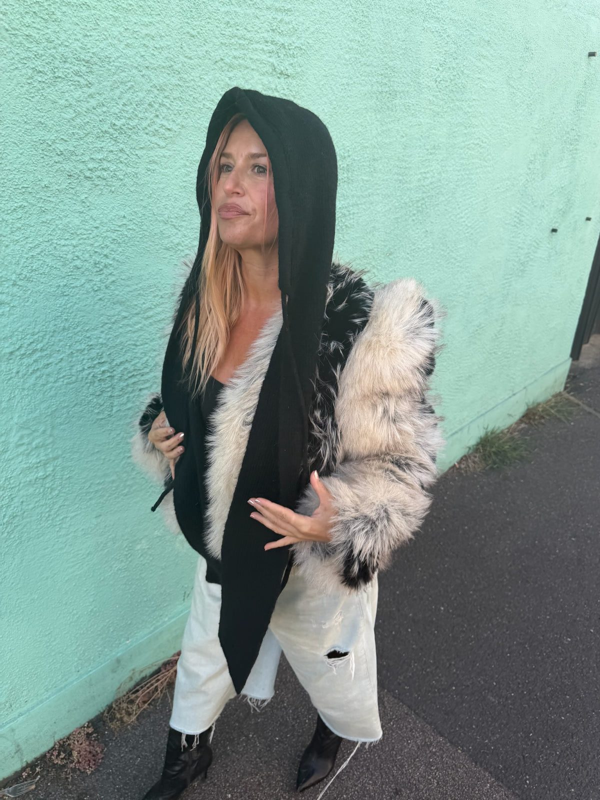 The wool mix silkly lined hood scarf in black
