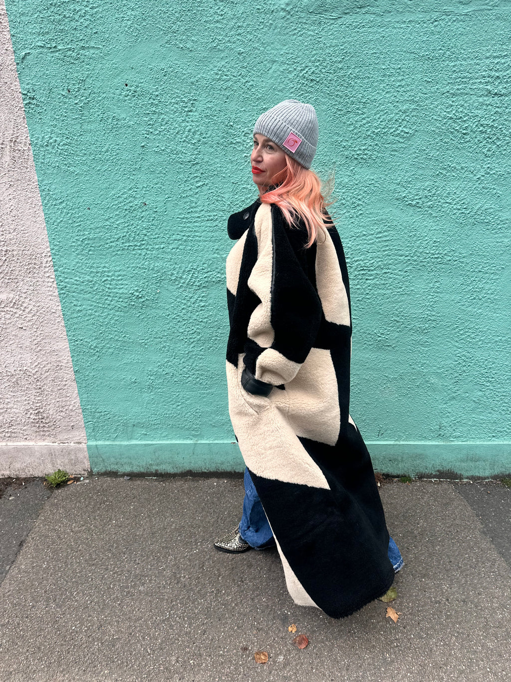 Silky lined beanie in light grey