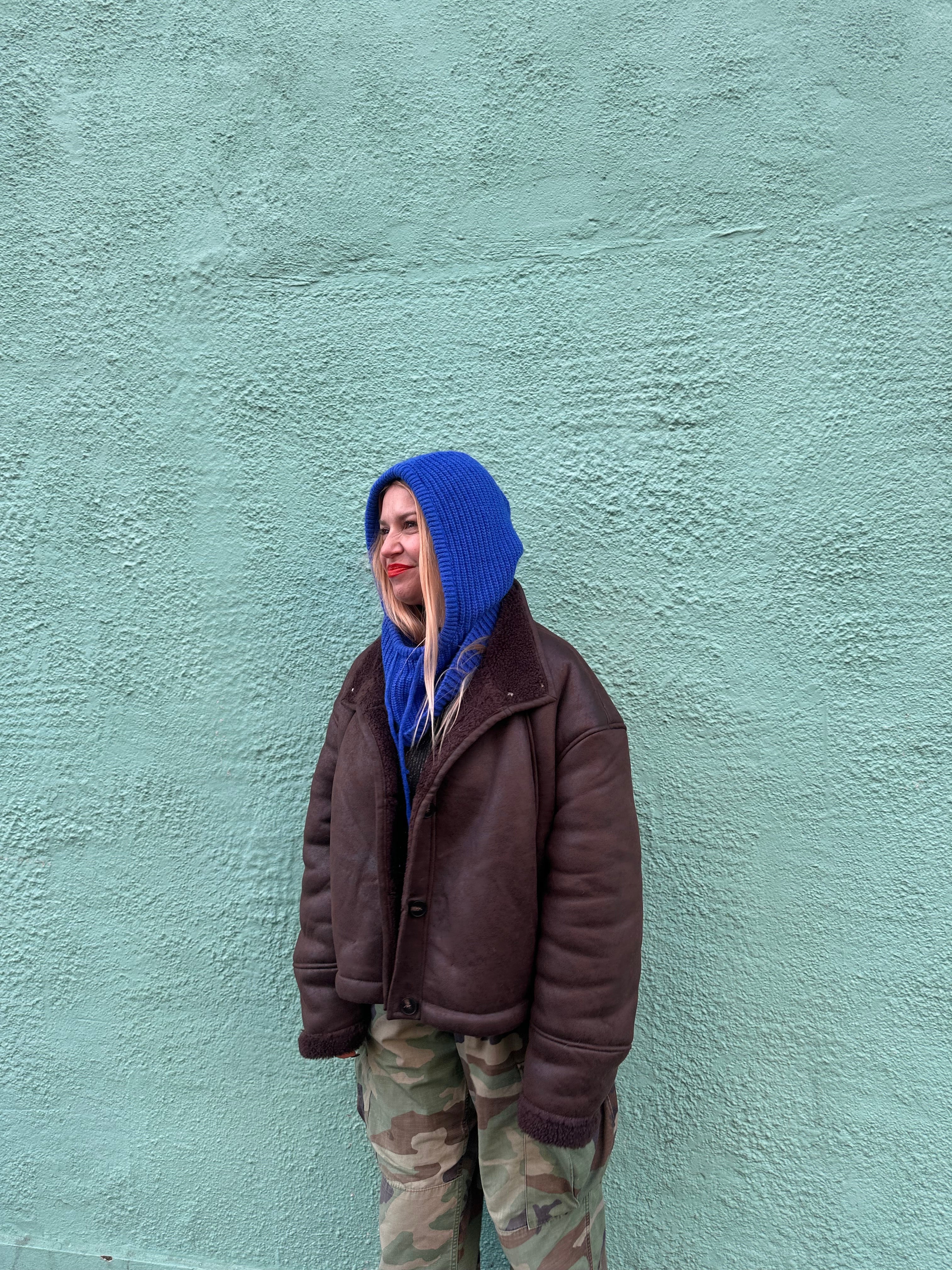 The its proud peach silky lined snood in royal blue