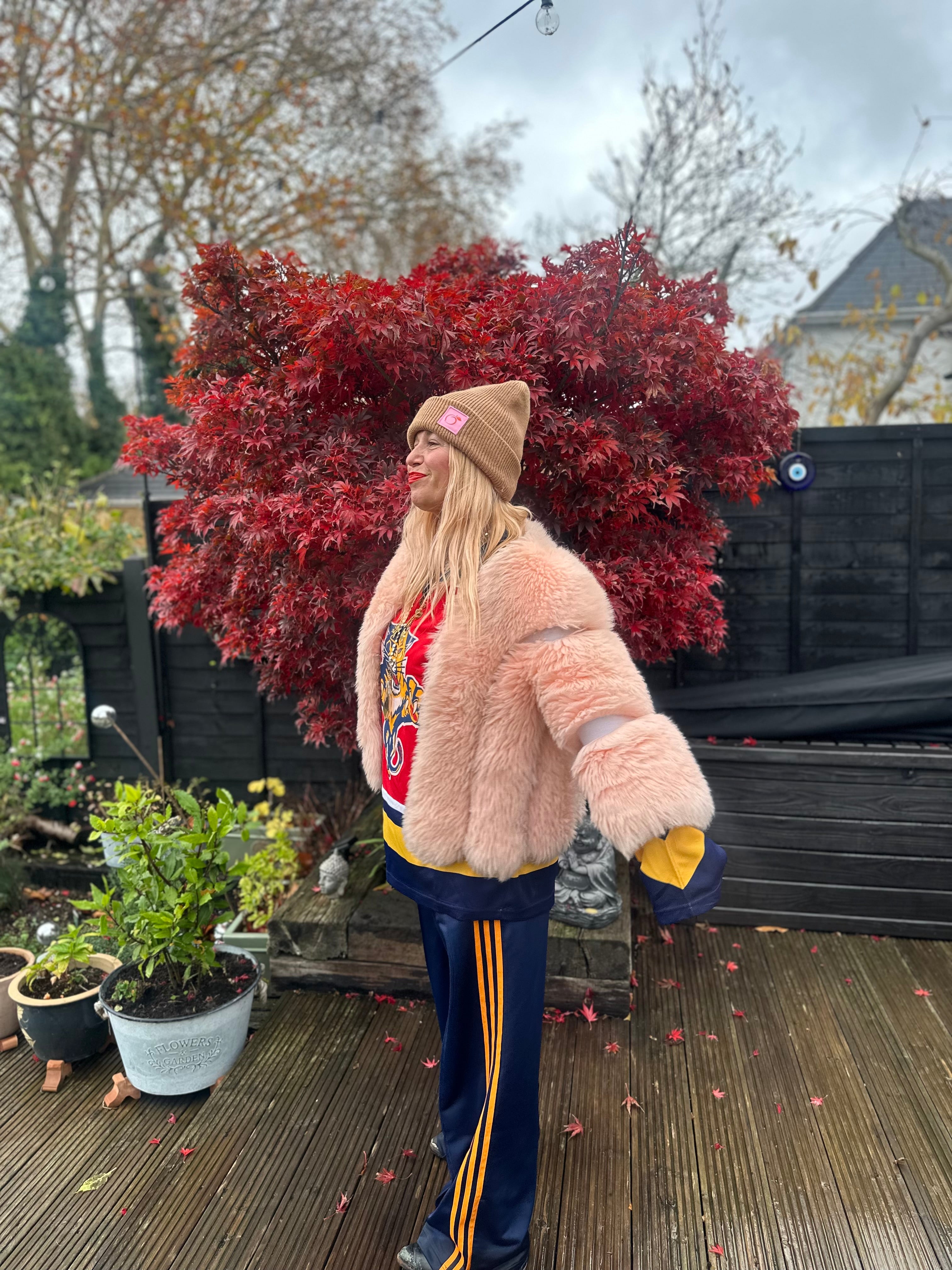 The peachy plush silky lined beanie in hazelnut