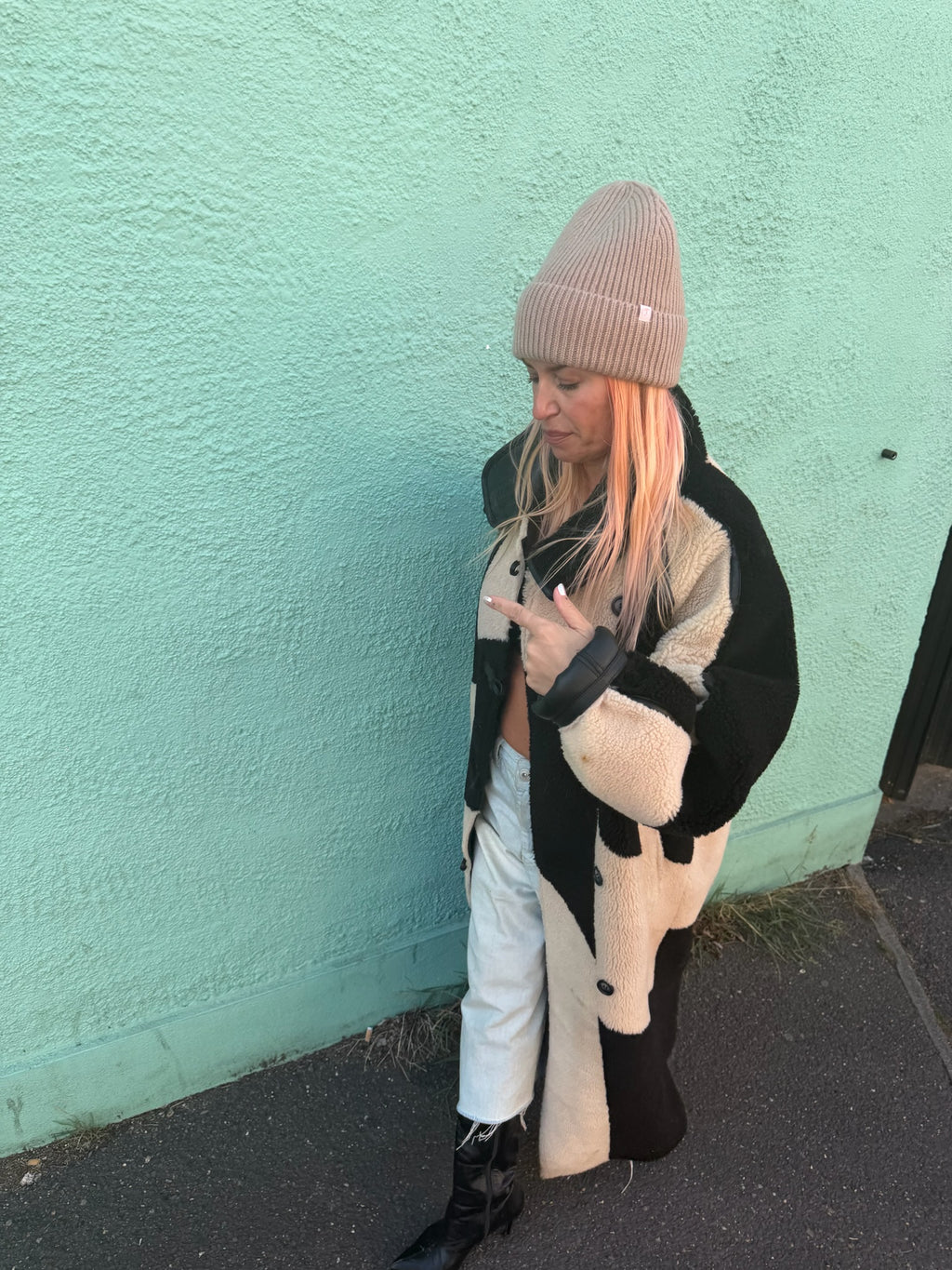 Proud peach 100% merino wool beanie in oat