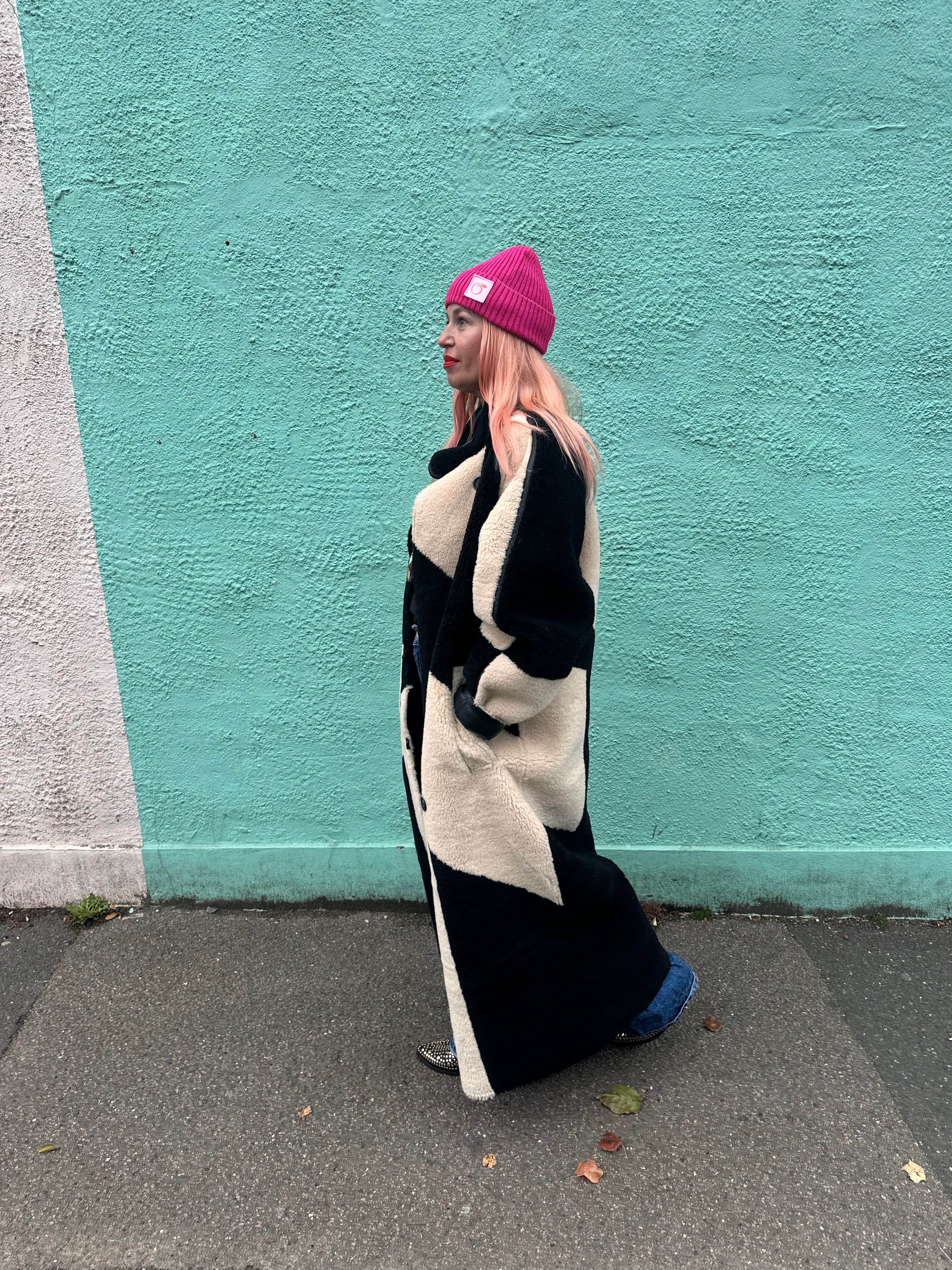 Silky beanie in hot pink