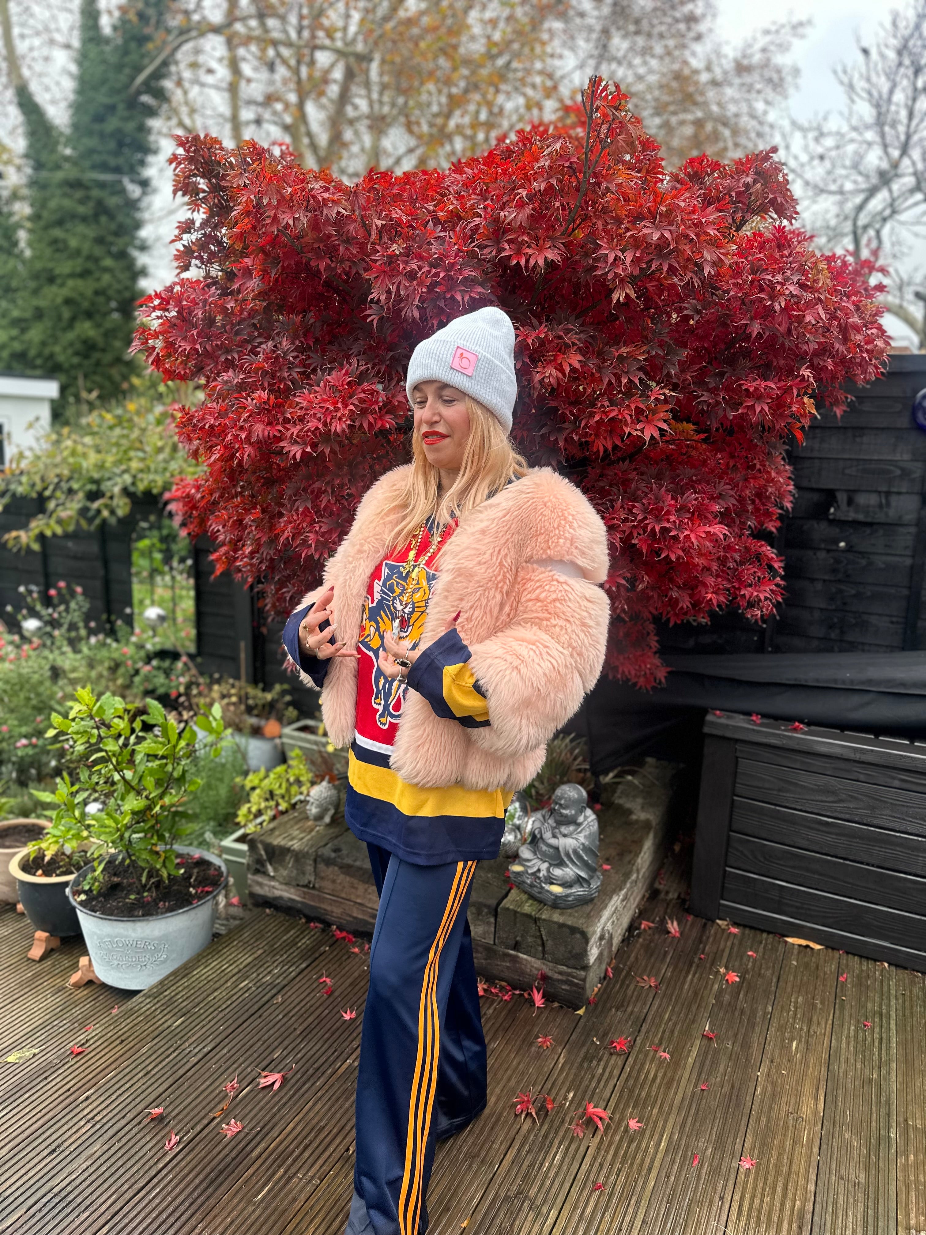 The peachy plush silky lined beanie in stone