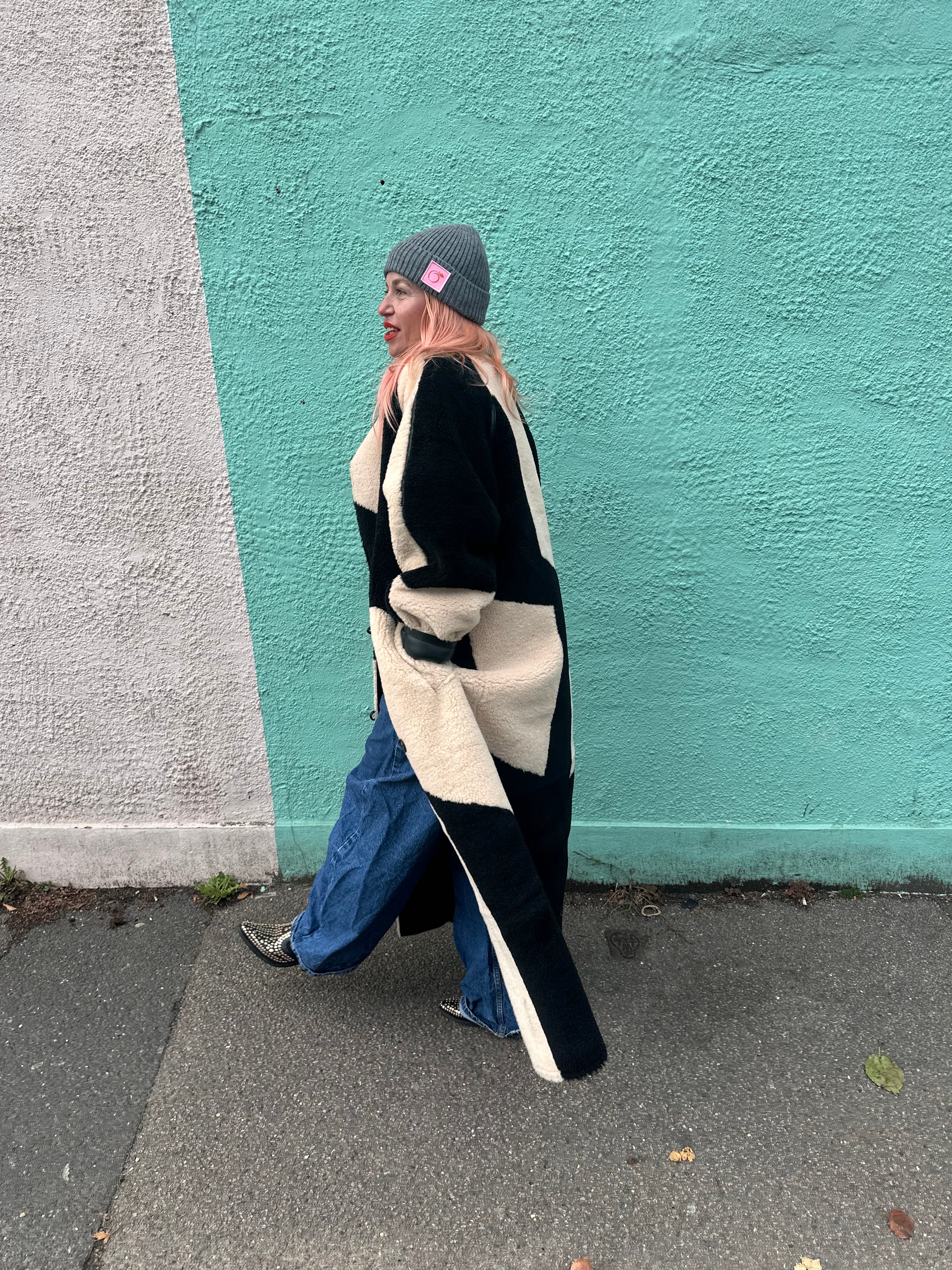 Silky lined beanie in stone grey