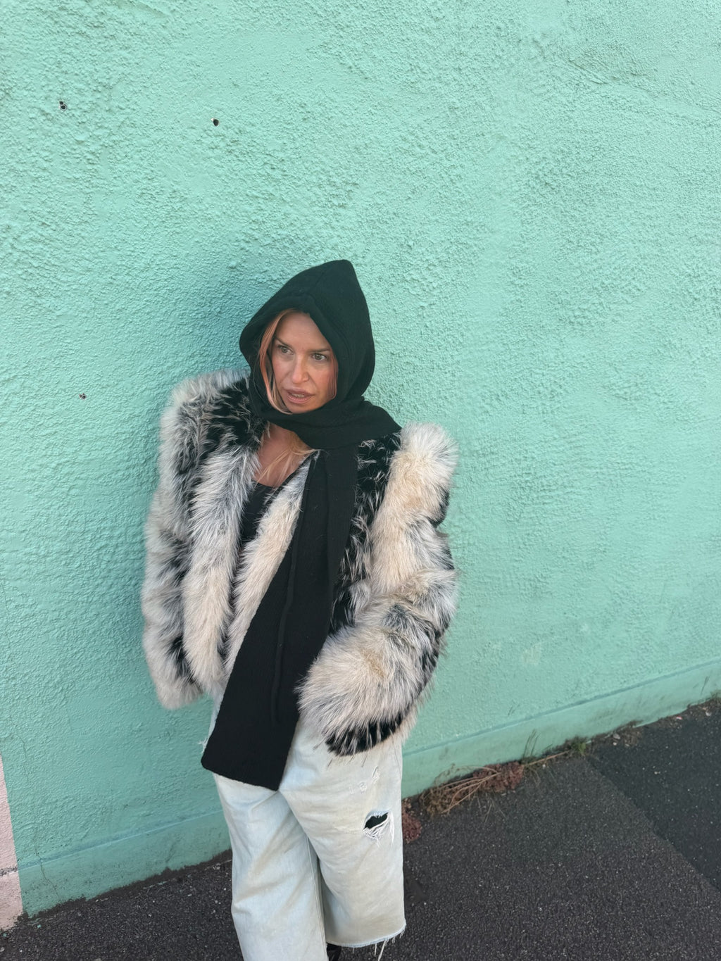 The wool mix silkly lined hood scarf in black