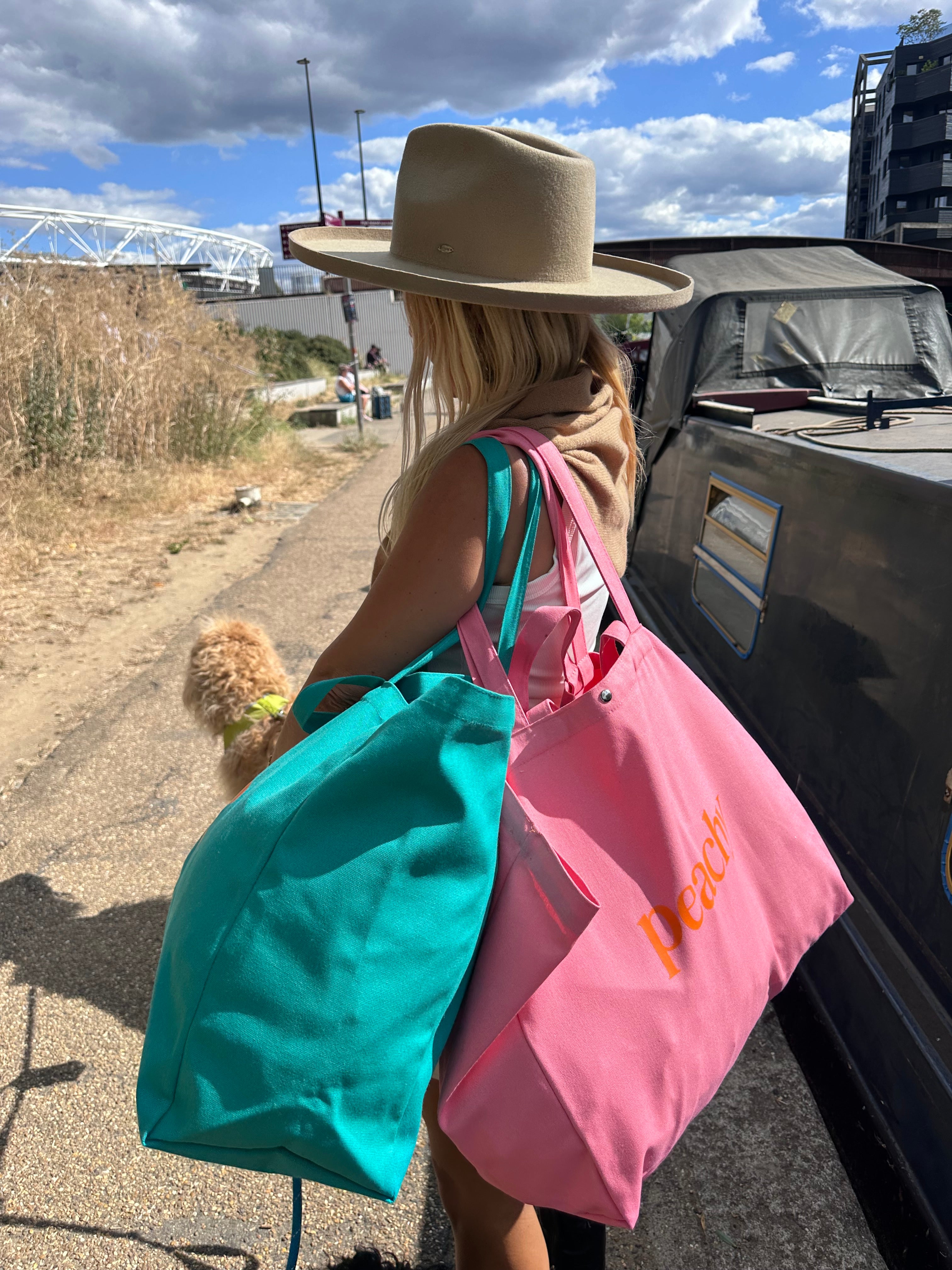 The proud peach extra large tote in pink