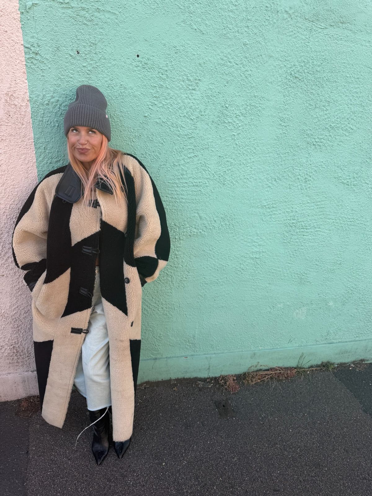 Proud peach 100% merino wool beanie in mink