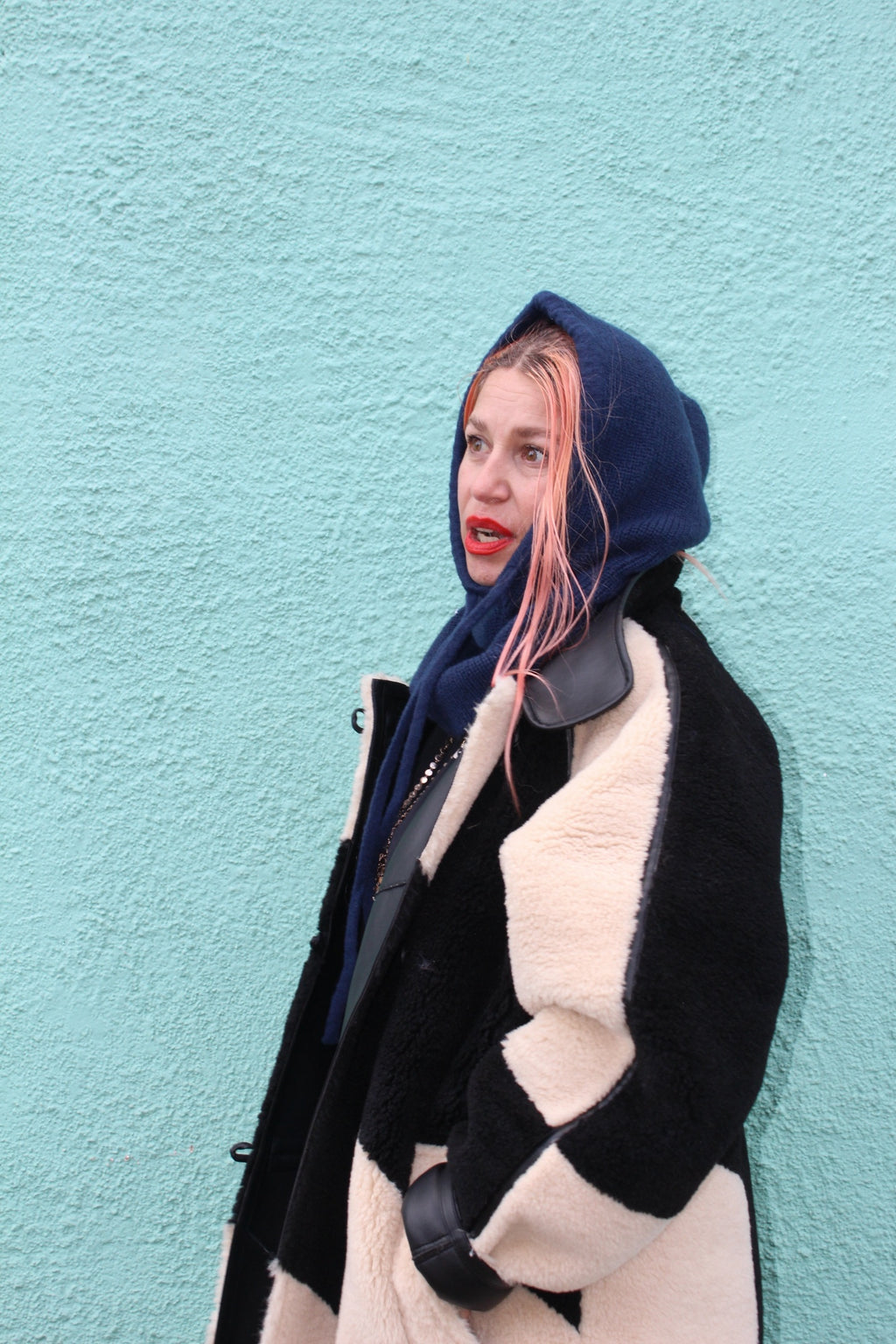 Proud peach silky lined cashmere blend snood in navy