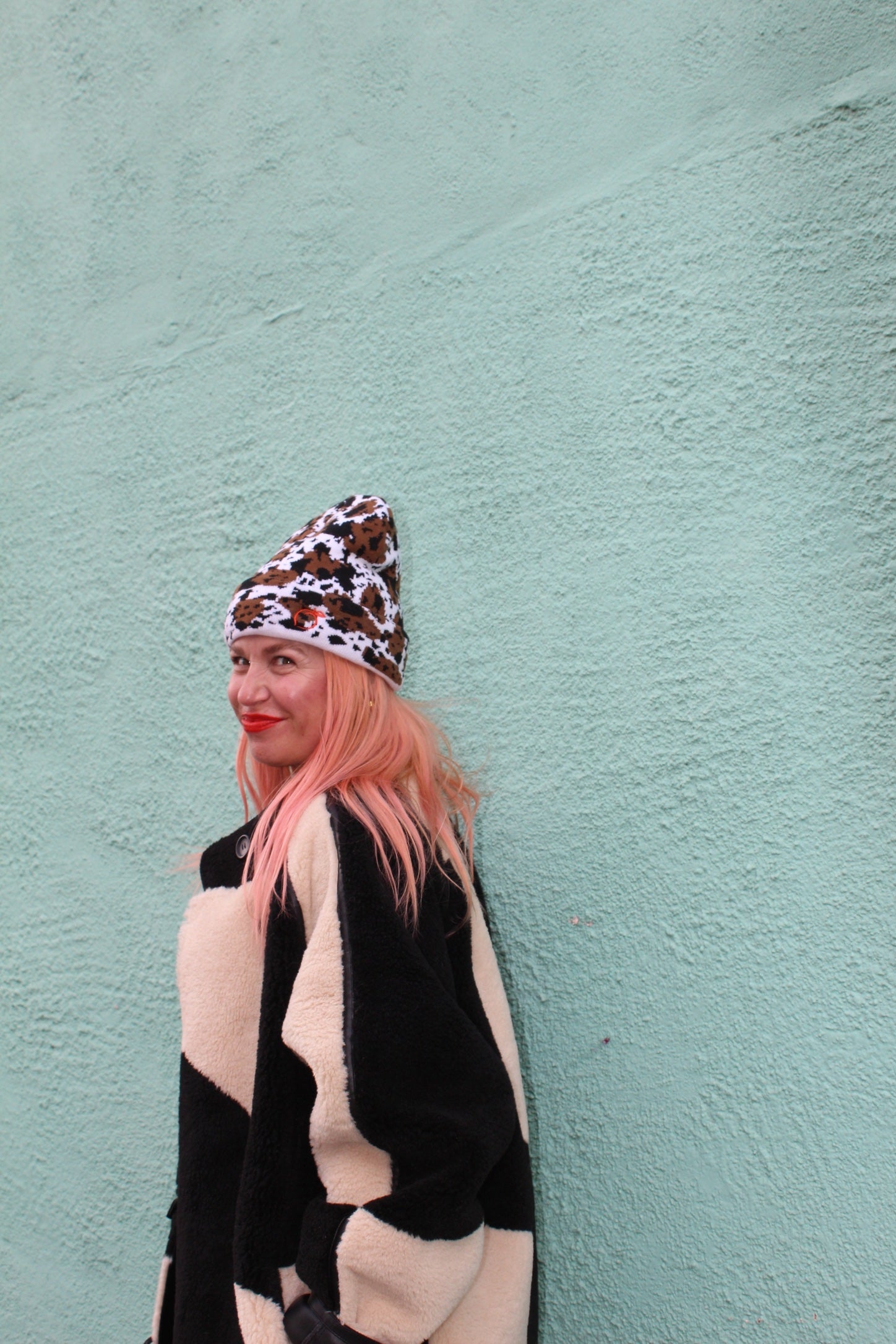 Silky lined beanie in cow print
