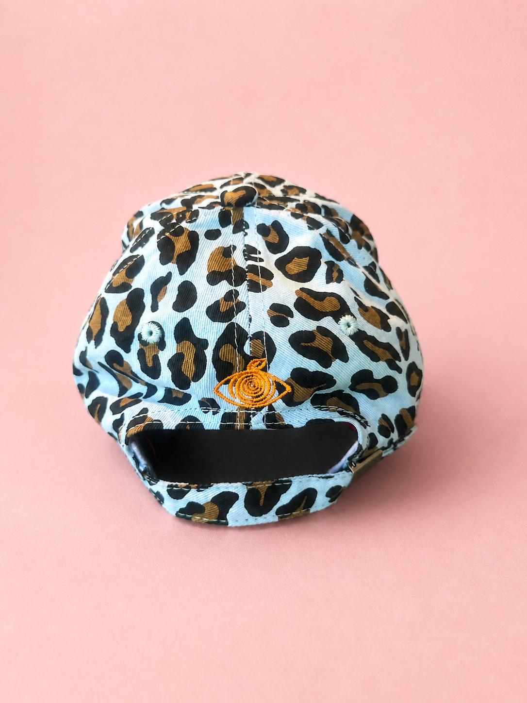The proud peach silky lined cap in blue leopard