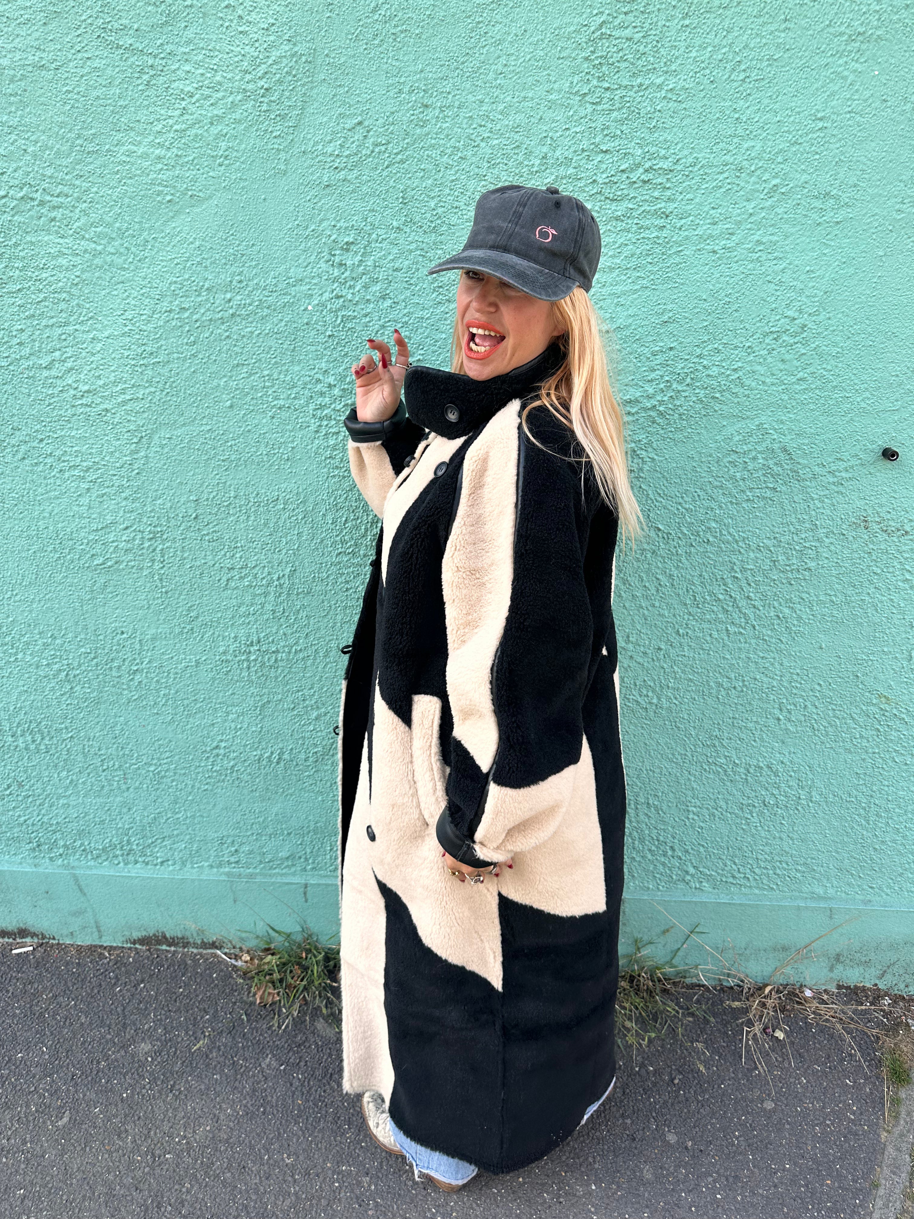 Silky Lined Baseball cap in black