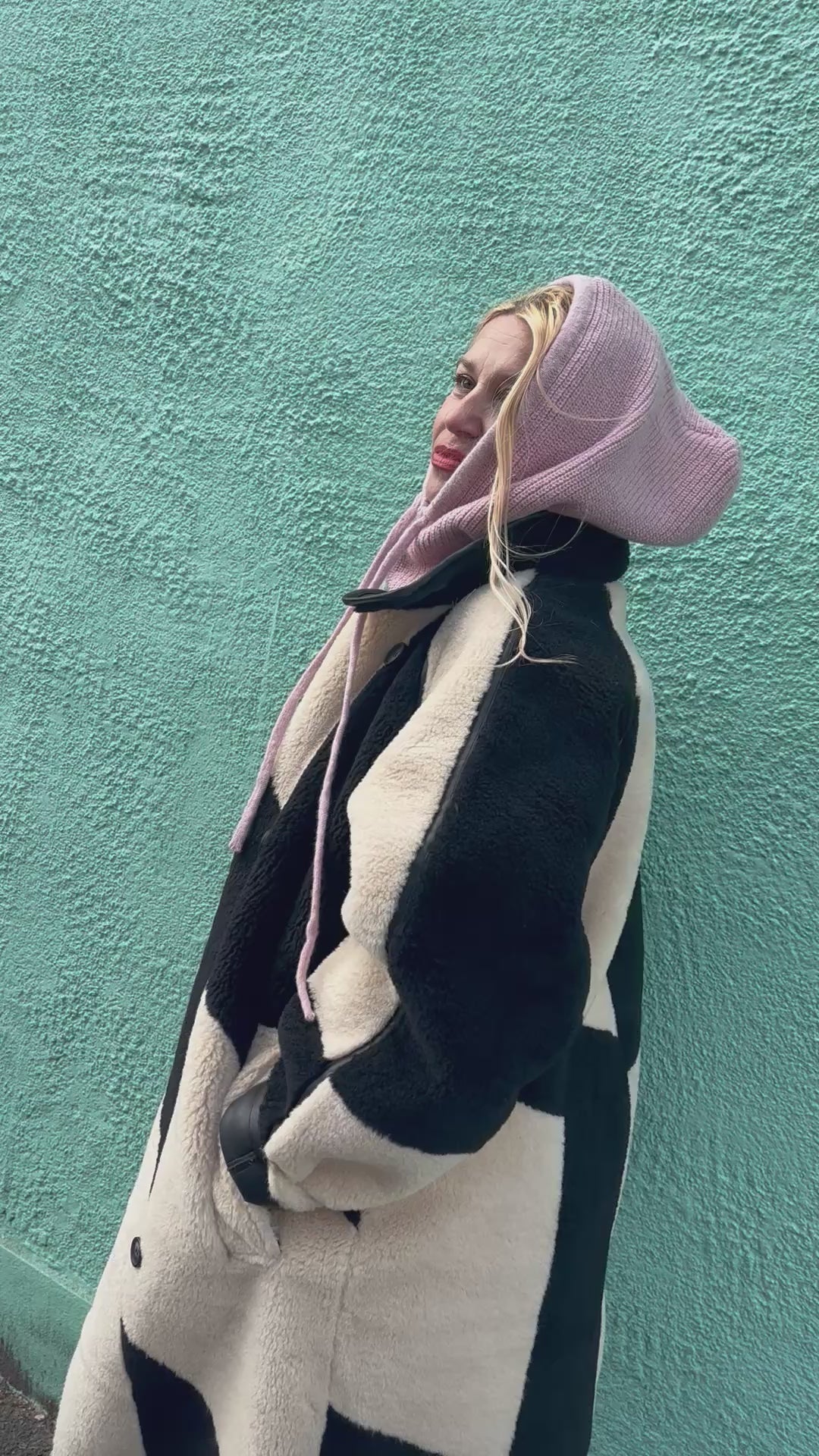 Proud peach silky lined cashmere snood in baby pink